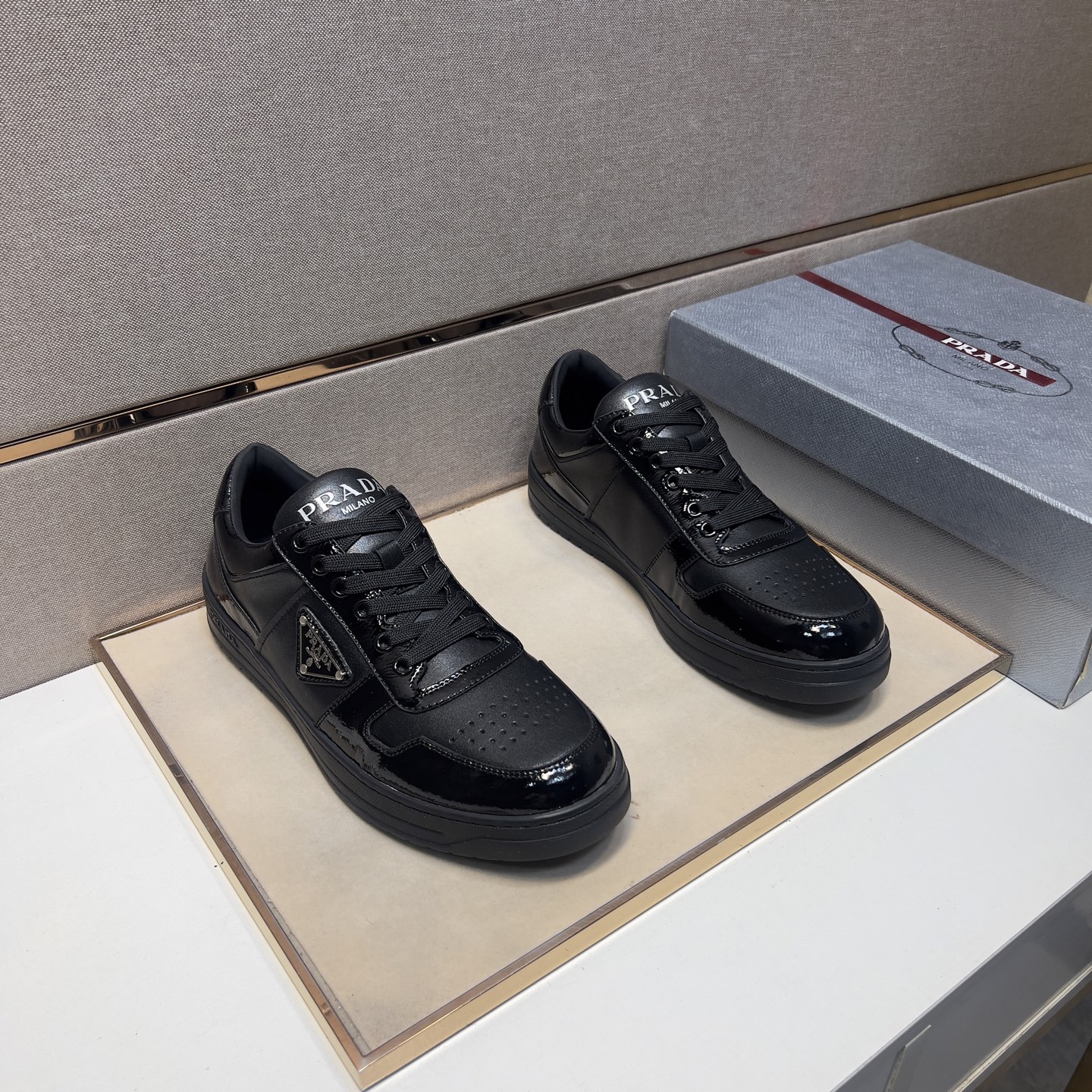 NO:284484,[Pre-Premium] Men's casual shoes 2025z cabinet are available simultaneously. Size: 38-44# The 4-color upper is made of multi-material splicing leather inner lining, comfortable and breathable, the original sole is comfortable and wear-resistant and non-slip sole, and the real thing is even better.19860909【普～】男士休闲鞋2025z柜同步发售 码数:38-44# 4个颜色鞋面选用多材质拼接真皮内里,舒适透气,鞋底原版舒适耐磨防滑大底,实物拍摄实物更赞,,Men's shoes