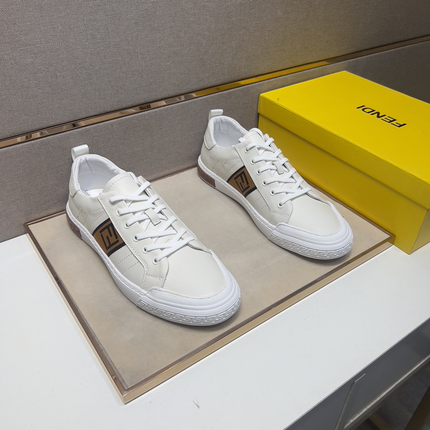 NO:284829,[Fen~] Men's casual shoes 2025z cabinet are available simultaneously. Size: 38-44# 2 color uppers are made of multi-material spliced ​​leather inner lining, comfortable and breathable, the original sole is comfortable and wear-resistant and non-slip sole, and the real thing is even better.19860909【芬～】男士休闲鞋2025z柜同步发售 码数:38-44# 2个颜色鞋面选用多材质拼接真皮内里,舒适透气,鞋底原版舒适耐磨防滑大底,实物拍摄实物更赞,,Men's shoes