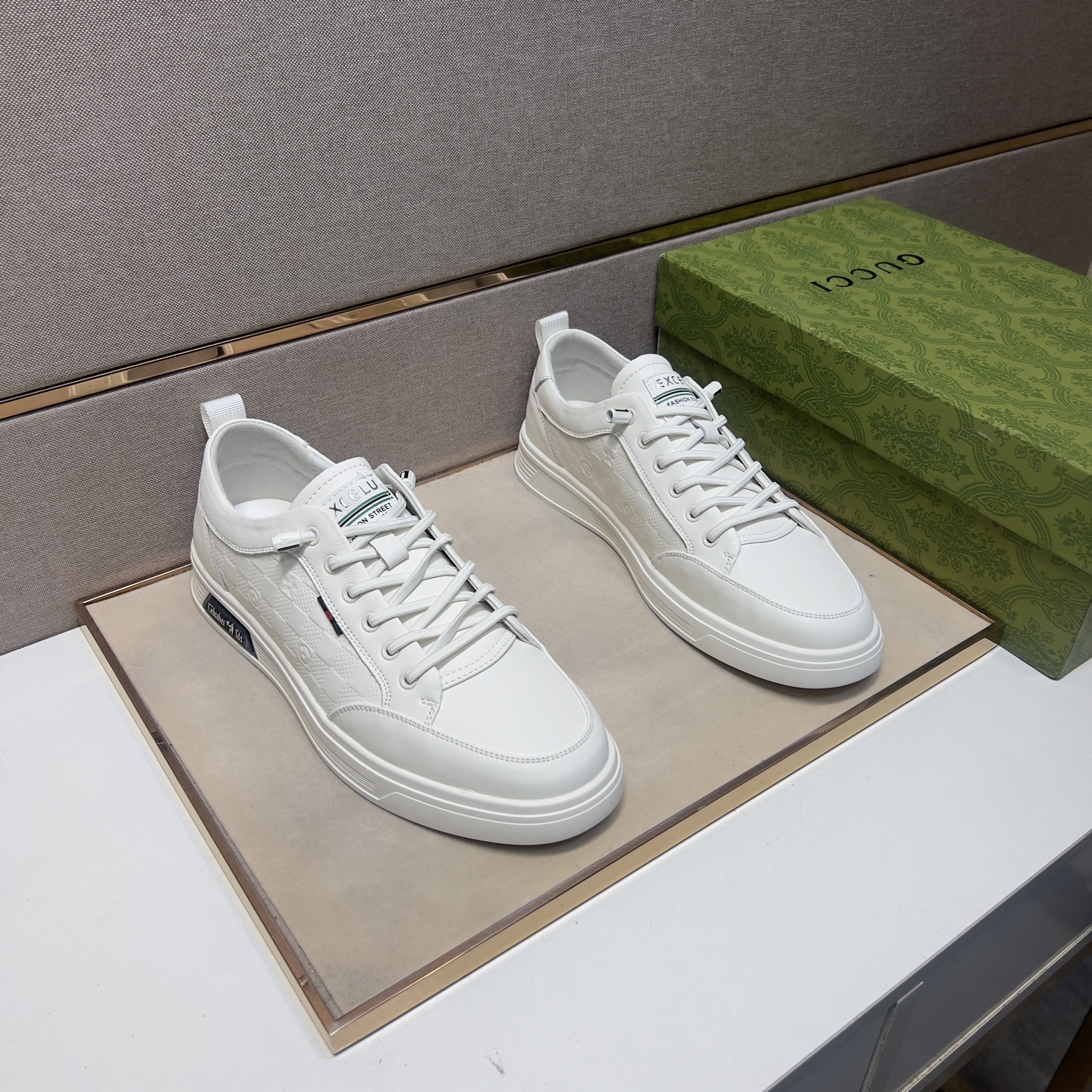 NO:284833,[Ancient ~] Men's casual shoes 2025z cabinet are available simultaneously. Size: 38-44# 2 color uppers are made of multi-material spliced ​​leather inner lining, comfortable and breathable, the original sole is comfortable and wear-resistant and non-slip sole, and the real thing is even better.19860909【古～】男士休闲鞋2025z柜同步发售 码数:38-44# 2个颜色鞋面选用多材质拼接真皮内里,舒适透气,鞋底原版舒适耐磨防滑大底,实物拍摄实物更赞,,Men's shoes