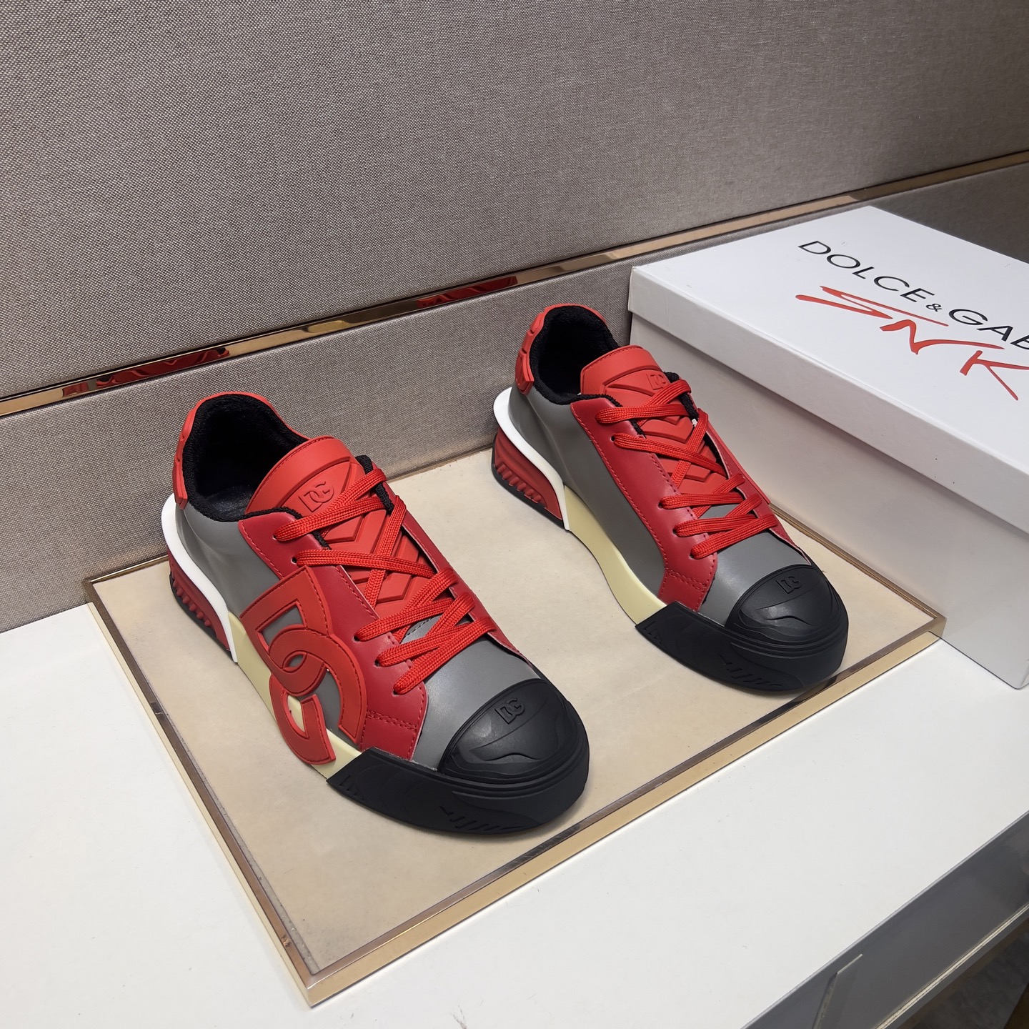 NO:284851,[DG~] Couple casual shoes 2025z cabinet are available simultaneously. Size: 35-44# 4 color uppers are made of multi-material splicing towels inside, comfortable and breathable, original sole is comfortable and wear-resistant and non-slip sole, and the real thing is even better. Dolce & Gabbana is a perfect shot.19860909【DG～】情侣装休闲鞋2025z柜同步发售 码数:35-44# 4个颜色鞋面选用多材质拼接毛巾内里,舒适透气,鞋底原版舒适耐磨防滑大底,实物拍摄实物更赞,,Dolce&Gabbana,Men's shoes