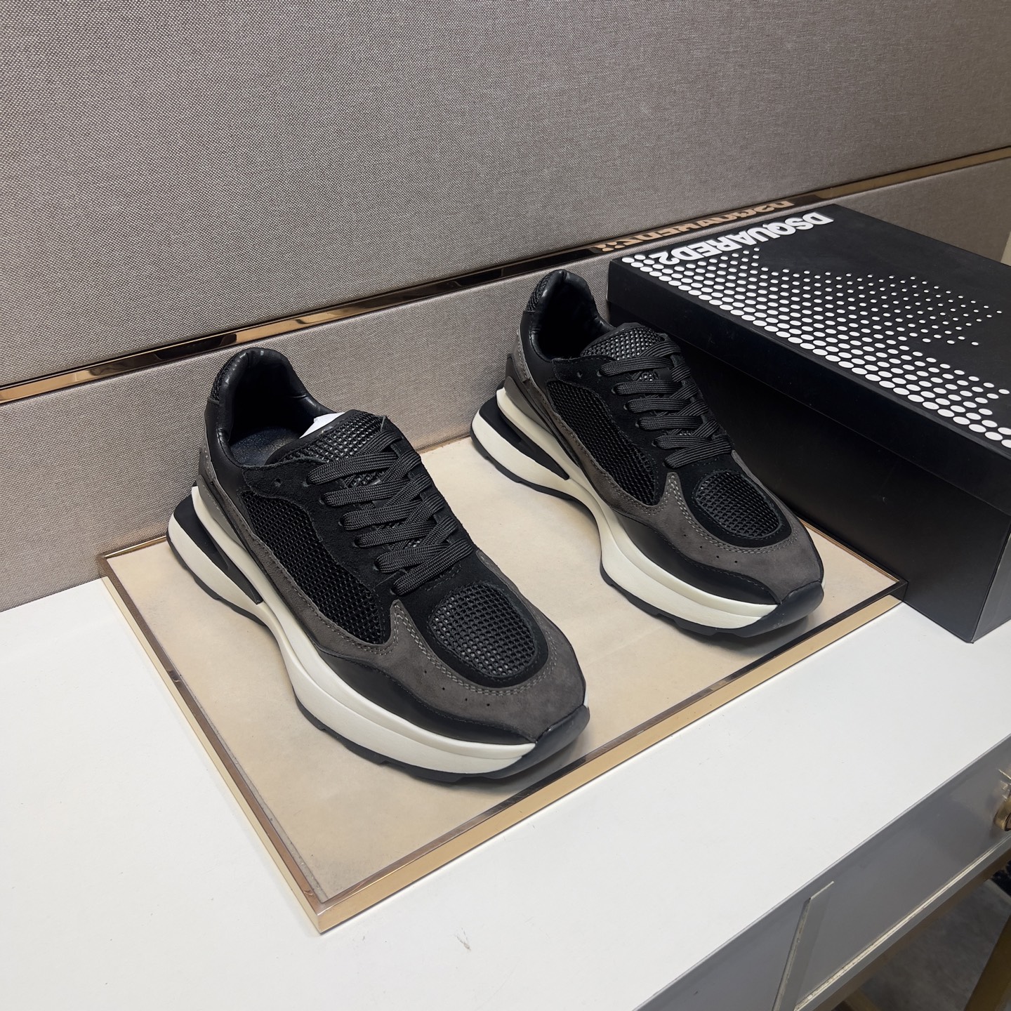 NO:284879,【D2～】Men's casual shoes 2025z cabinet are available simultaneously. Size: 38-44# 1 color upper is made of multi-material spliced ​​leather inner lining, comfortable and breathable, original sole is comfortable and wear-resistant and non-slip sole, and the real thing is even better.19860909【D2～】男士休闲鞋2025z柜同步发售 码数:38-44# 1个颜色鞋面选用多材质拼接真皮内里,舒适透气,鞋底原版舒适耐磨防滑大底,实物拍摄实物更赞,,Men's shoes