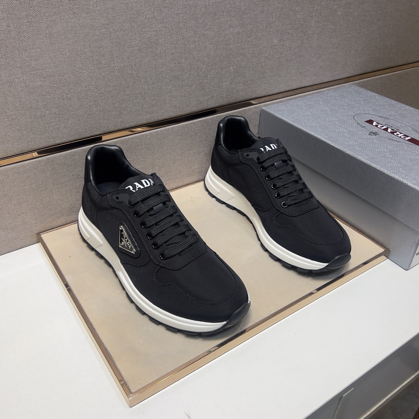 NO:346354,[Pre-Premium] Men's casual shoes 2025z cabinet are available simultaneously. Size: 38-44# The 4-color upper is made of multi-material splicing leather inner lining, comfortable and breathable, the original sole is comfortable and wear-resistant and non-slip sole, and the real thing is even better.19860909【普～】男士休闲鞋2025z柜同步发售 码数:38-44# 4个颜色鞋面选用多材质拼接真皮内里,舒适透气,鞋底原版舒适耐磨防滑大底,实物拍摄实物更赞,,Men's shoes