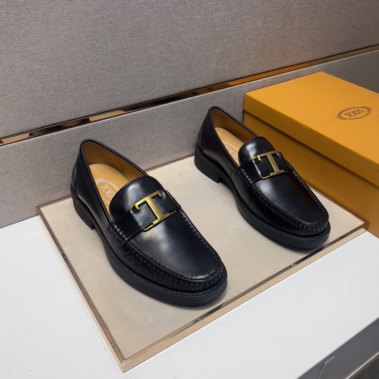 NO:346953,[Support ~] Men's casual leather shoes 2025z cabinet are available simultaneously. Size: 38-44# 3 color uppers are made of cowhide spliced ​​cowhide midsole + cowhide inner lining, comfortable and breathable, original sole comfortable and wear-resistant and non-slip sole, the real shot is even better, cowhide19860909【托～】男士休闲皮鞋2025z柜同步发售 码数:38-44# 3个颜色鞋面选用牛皮拼接牛皮中底+牛皮内里,舒适透气,鞋底原版舒适耐磨防滑大底,实物拍摄实物更赞,,cowhide,Men's shoes