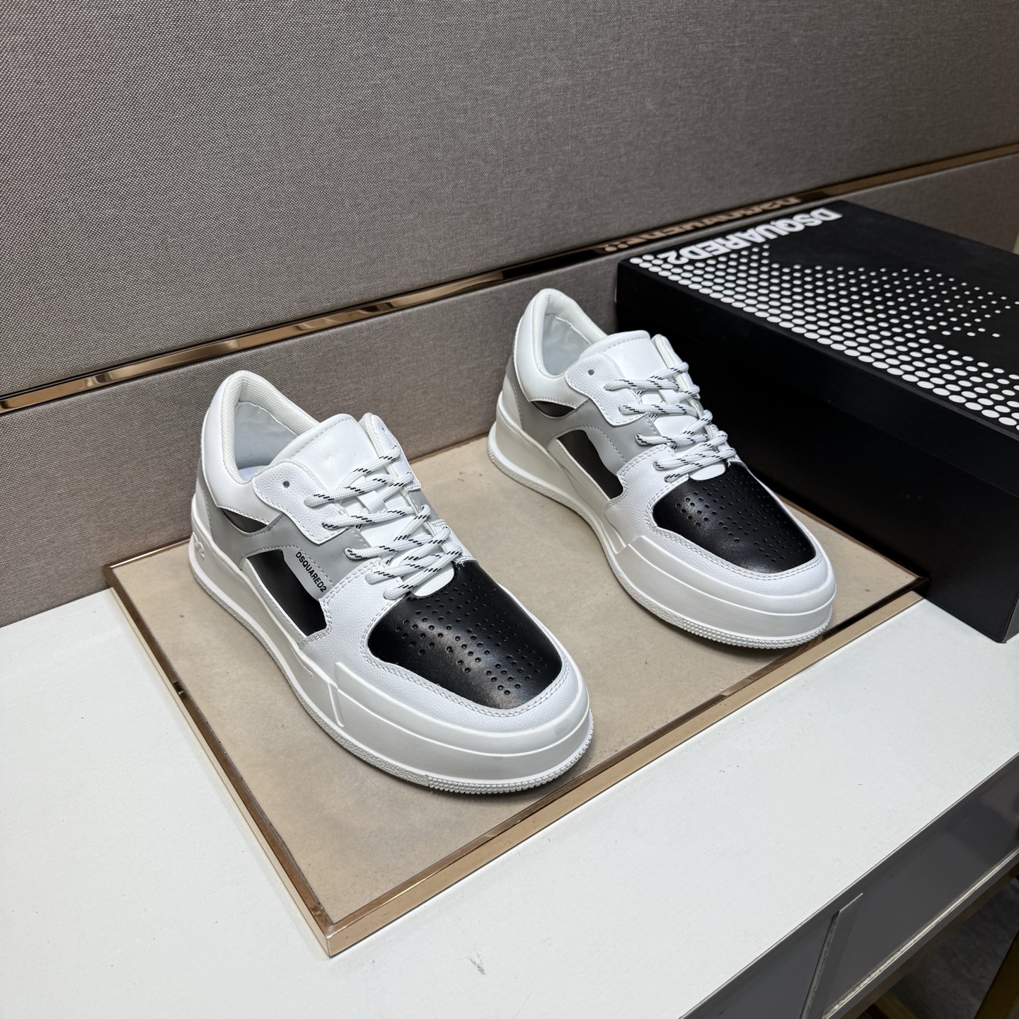 NO:350886,【D2～】Men's casual shoes are available simultaneously in 2025z cabinet. Size: 38-44# The uppers of the two colors are made of multi-material spliced ​​leather inner lining, comfortable and breathable, the original sole is comfortable and wear-resistant, and the real shot is even better.19860909【D2～】男士休闲鞋 2025z柜同步发售 码数:38-44# 2个颜色鞋面选用多材质拼接真皮内里,舒适透气,鞋底原版舒适耐磨大底,实物拍摄实物更赞,,Men's shoes