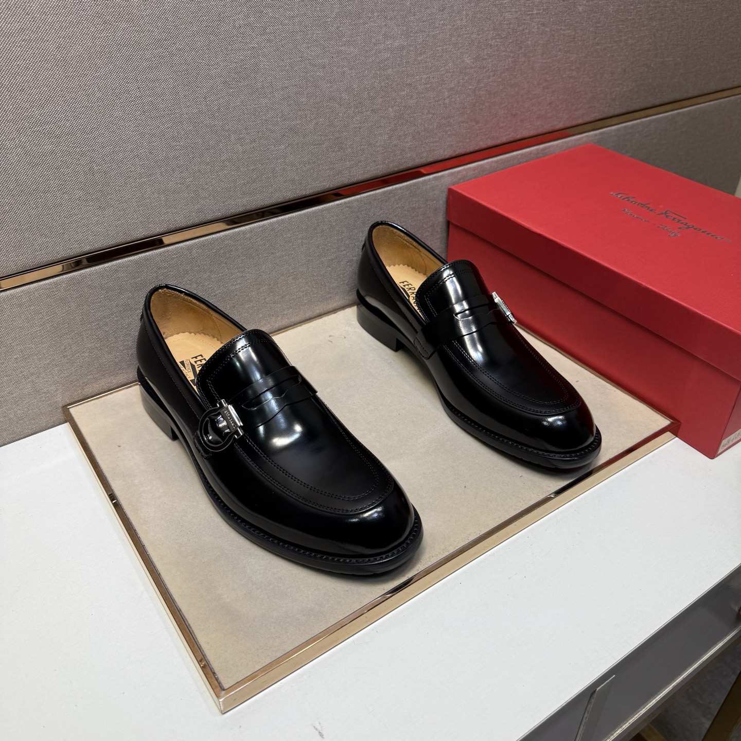 NO:351011,[Philippines] Men's casual leather shoes are available simultaneously in 2025z cabinet. Size: 38-44# The 3-color uppers are made of cowhide spliced ​​cowhide inner lining, comfortable and breathable, the original sole is comfortable and wear-resistant, and the real shot is even better. Cowhide19860909【菲～】男士休闲正装皮鞋 2025z柜同步发售 码数:38-44# 3个颜色鞋面选用牛皮拼接牛皮内里,舒适透气,鞋底原版舒适耐磨大底,实物拍摄实物更赞,,cowhide,Men's shoes