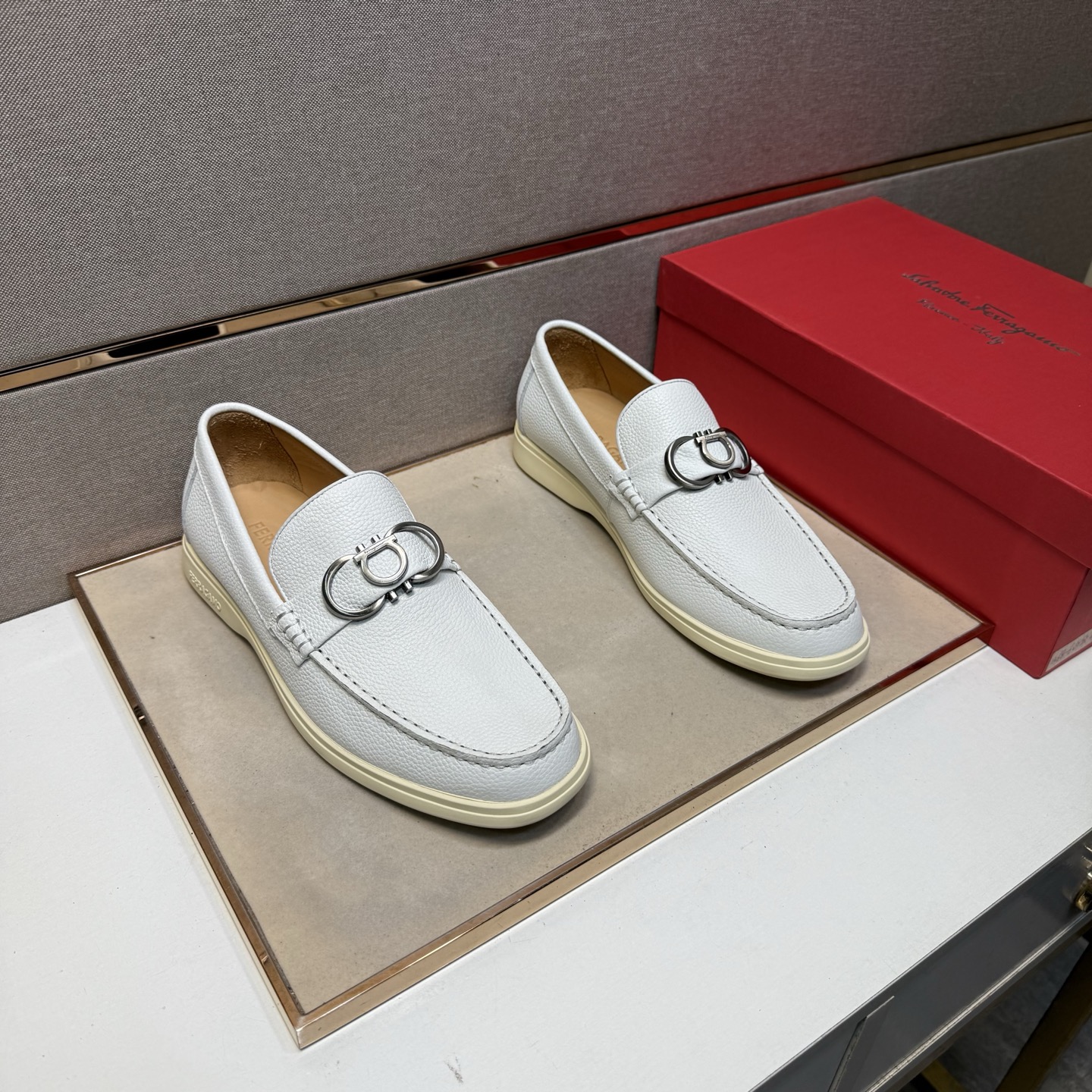 NO:351030,[Fei~] Men's casual shoes are available simultaneously in 2025z cabinet. Size: 38-44# 2 colors of uppers are made of cowhide spliced ​​cowhide inner lining, comfortable and breathable, original sole comfortable and wear-resistant sole, real shots are even better, cowhide19860909【菲～】男士休闲鞋 2025z柜同步发售 码数:38-44# 2个颜色鞋面选用牛皮拼接牛皮内里,舒适透气,鞋底原版舒适耐磨大底,实物拍摄实物更赞,,cowhide,Men's shoes