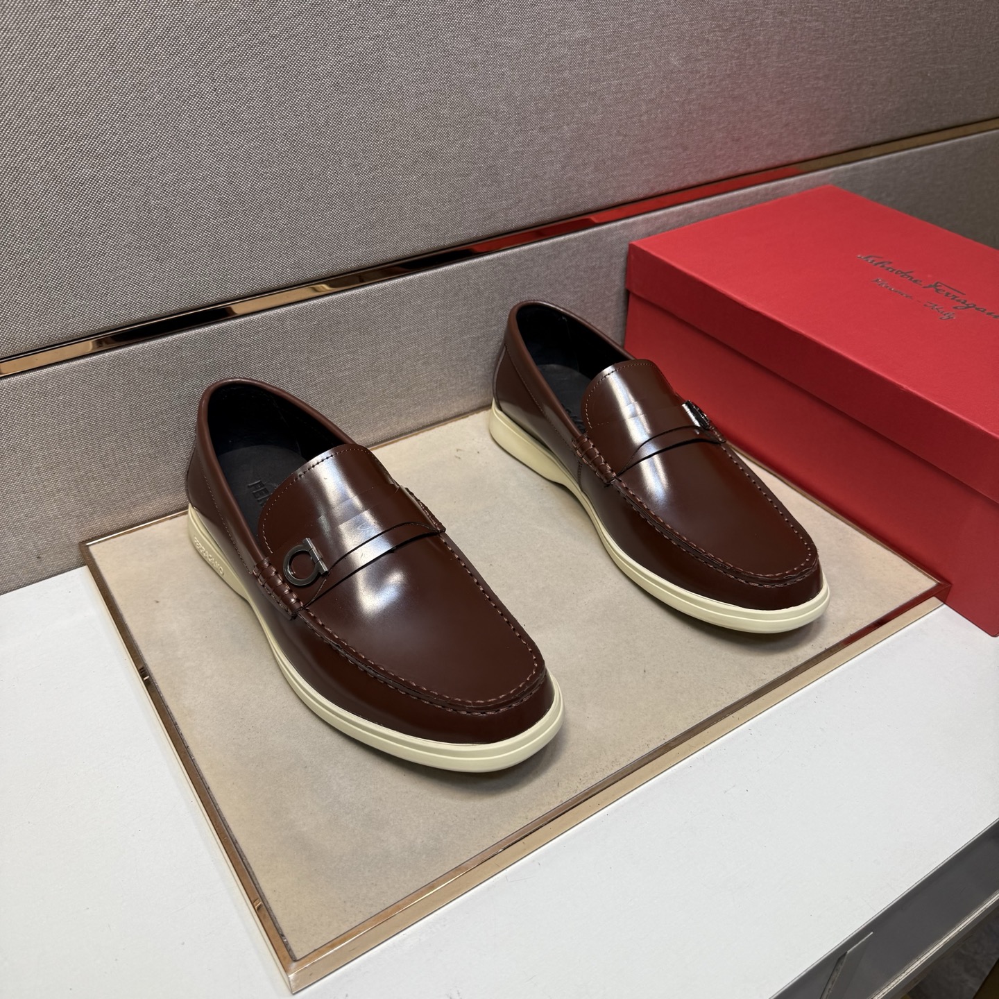 NO:352824,[Fei~] Men's casual shoes are available simultaneously in 2025z cabinet. Size: 38-44# The uppers of 3 colors are made of cowhide spliced ​​cowhide inner lining, comfortable and breathable, the original sole is comfortable and wear-resistant, and the real shot is even better, cowhide19860909【菲～】男士休闲鞋 2025z柜同步发售 码数:38-44# 3个颜色鞋面选用牛皮拼接牛皮内里,舒适透气,鞋底原版舒适耐磨大底,实物拍摄实物更赞,,cowhide,Men's shoes