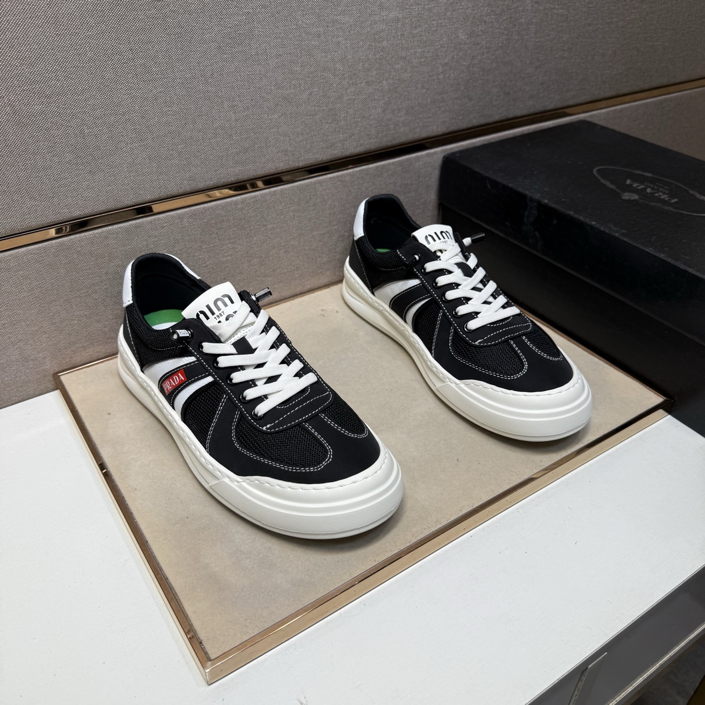 NO:351816,[Public ~] Men's casual shoes are available simultaneously in 2025z cabinet. Size: 39-44# The uppers of the two colors are made of multi-material splicing mesh, which is comfortable and breathable. The original sole is comfortable and wear-resistant. The real shot is even better.19860909【普～】男士休闲鞋 2025z柜同步发售 码数:39-44# 2个颜色鞋面选用多材质拼接网布内里,舒适透气,鞋底原版舒适耐磨大底,实物拍摄实物更赞,,Men's shoes