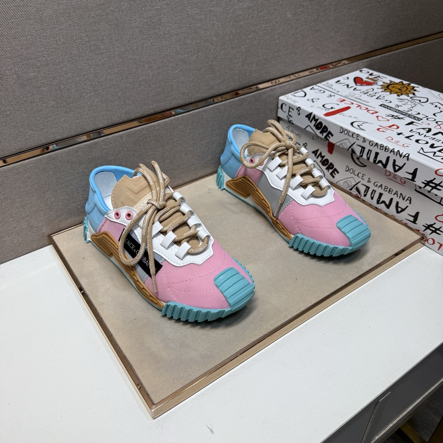 NO:351836,[DG~] Couple casual shoes are available at the same time in 2025z cabinet. Size: 35-44# 1 color upper is made of multi-material splicing mesh inner lining, comfortable and breathable, the original sole is comfortable and wear-resistant, and the real shot is even better.19860909【DG～】情侣装休闲鞋 2025z柜同步发售 码数:35-44# 1个颜色鞋面选用多材质拼接网布内里,舒适透气,鞋底原版舒适耐磨大底,实物拍摄实物更赞,,Men's shoes