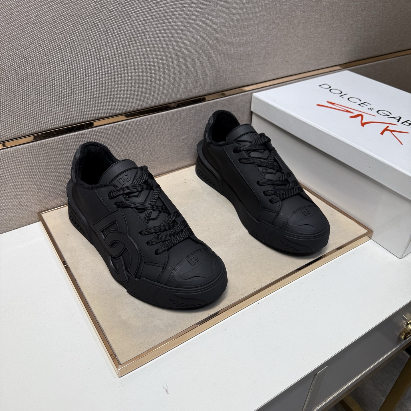 NO:351880,[DG~] Couple casual shoes are available at the same time in 2025z cabinet. Size: 35-44# 1 color upper is made of multi-material splicing towel inside, comfortable and breathable, the original sole is comfortable and wear-resistant, and the real shot is even better.19860909【DG～】情侣装休闲鞋 2025z柜同步发售 码数:35-44# 1个颜色鞋面选用多材质拼接毛巾内里,舒适透气,鞋底原版舒适耐磨大底,实物拍摄实物更赞,,Men's shoes