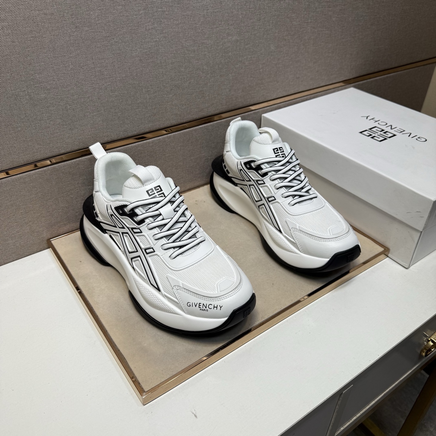 NO:351894,[Jin~] Men's casual shoes are available simultaneously in 2025z cabinet. Size: 38-44# The 3-color uppers are made of multi-material spliced ​​mesh fabric inner lining, comfortable and breathable, the original sole is comfortable and wear-resistant, and the real shot is even better.19860909【纪～】男士休闲鞋 2025z柜同步发售 码数:38-44# 3个颜色鞋面选用多材质拼接网布内里,舒适透气,鞋底原版舒适耐磨大底,实物拍摄实物更赞,,Men's shoes