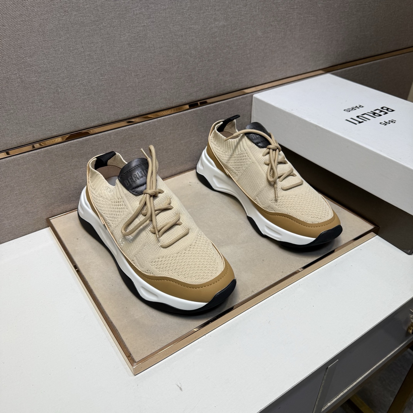 NO:346547,[Blu~] Men's casual shoes are available simultaneously in 2025z cabinet. Size: 38-44# 1 color upper is made of multi-material spliced ​​mesh fabric inner lining, comfortable and breathable, original sole is comfortable and wear-resistant, real-life shooting is even better,19860909【布鲁～】男士休闲鞋 2025z柜同步发售 码数:38-44# 1个颜色鞋面选用多材质拼接网布内里,舒适透气,鞋底原版舒适耐磨大底,实物拍摄实物更赞,,Men's shoes