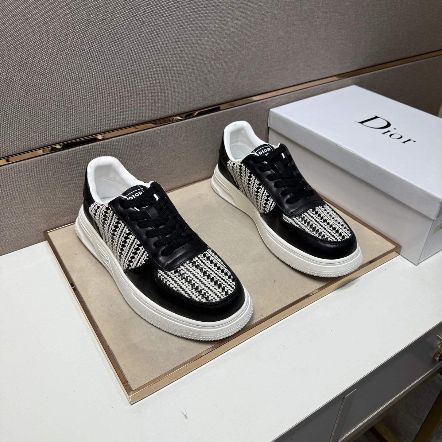 NO:346491,【Di~】Men's casual shoes are available simultaneously in 2025z cabinet. Size: 38-44# The uppers of 2 colors are made of multi-material spliced ​​leather inner lining, comfortable and breathable, the original sole is comfortable and wear-resistant, and the real shot is even better.19860909【迪～】男士休闲鞋 2025z柜同步发售 码数:38-44# 2个颜色鞋面选用多材质拼接真皮内里,舒适透气,鞋底原版舒适耐磨大底,实物拍摄实物更赞,,Men's shoes