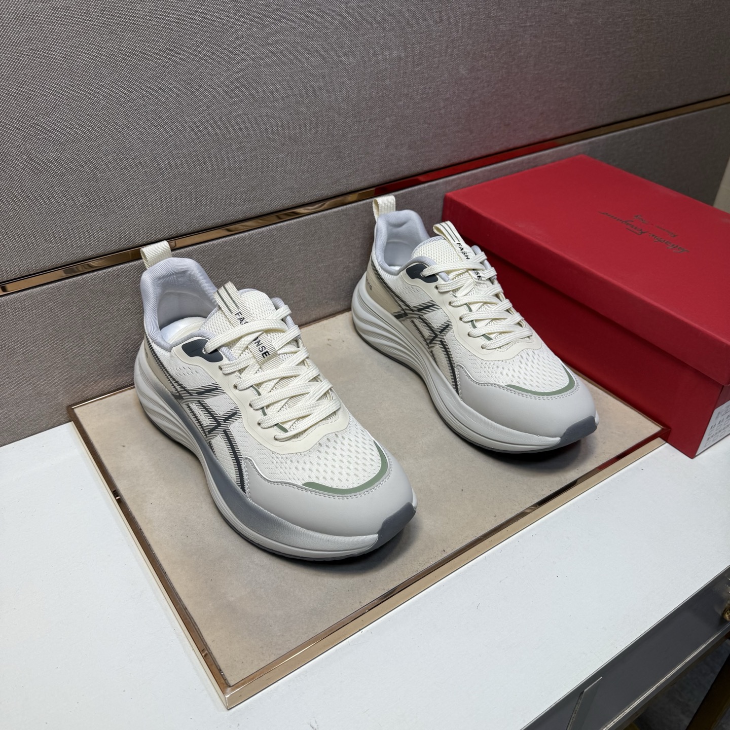 NO:346505,[Fei~] Men's casual shoes are available simultaneously in 2025z cabinet. Size: 38-44# The uppers of the two colors are made of multi-material splicing mesh, which is comfortable and breathable. The original sole is comfortable and wear-resistant. The real shot is even better.19860909【菲～】男士休闲鞋 2025z柜同步发售 码数:38-44# 2个颜色鞋面选用多材质拼接网布内里,舒适透气,鞋底原版舒适耐磨大底,实物拍摄实物更赞,,Men's shoes