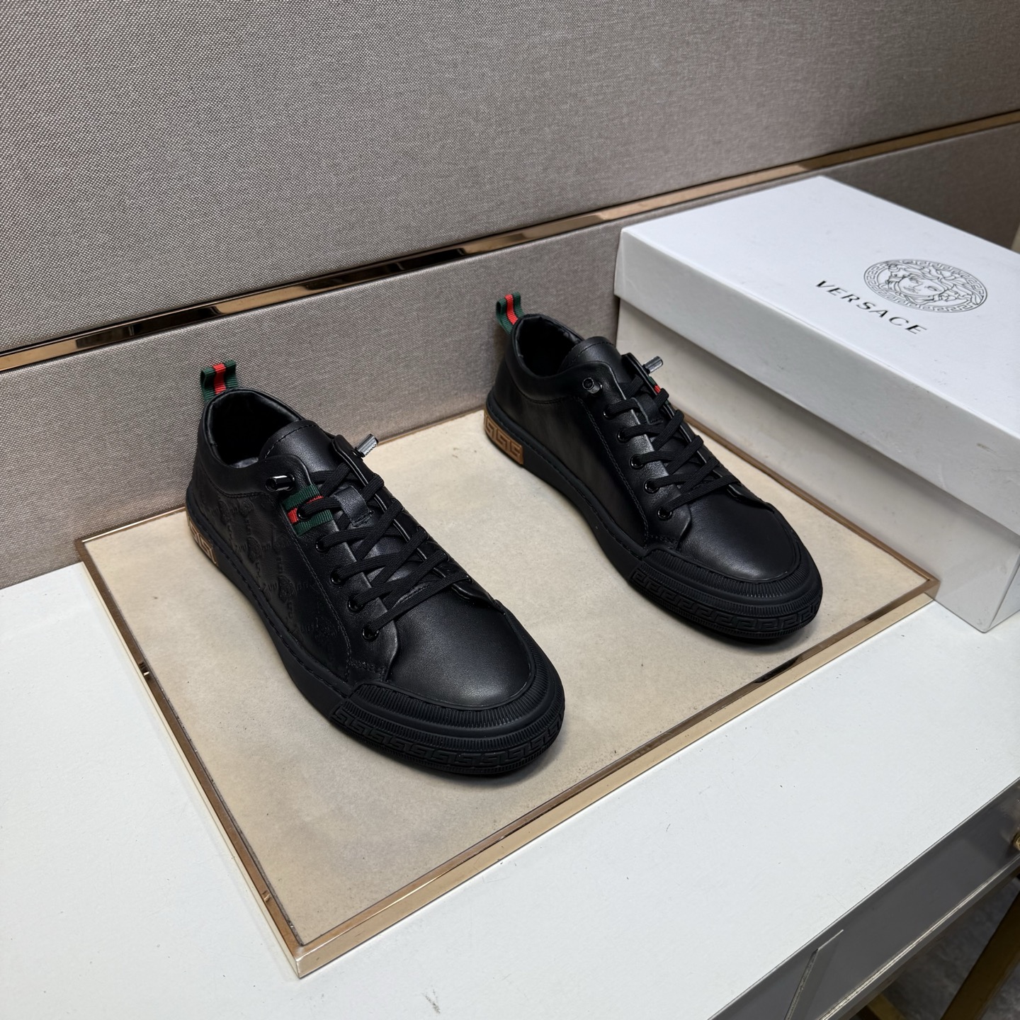 NO:346519,[Fan ~] Men's casual shoes are available simultaneously in 2025z cabinet. Size: 38-44# The uppers of the two colors are made of multi-material spliced ​​leather inner lining, comfortable and breathable, the original sole is comfortable and wear-resistant, and the real shot is even better.19860909【范～】男士休闲鞋 2025z柜同步发售 码数:38-44# 2个颜色鞋面选用多材质拼接真皮内里,舒适透气,鞋底原版舒适耐磨大底,实物拍摄实物更赞,,Men's shoes