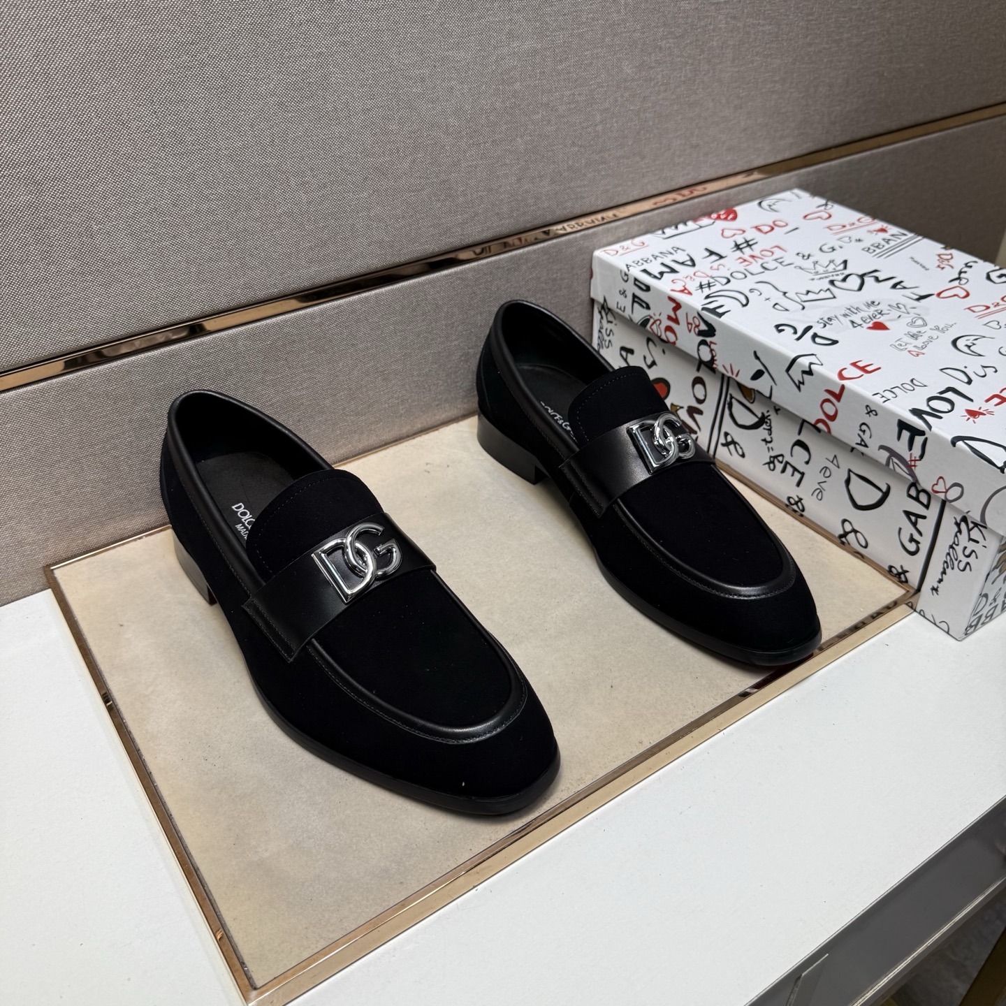 NO:557759,[DG~] Men's casual formal leather shoes 2025z cabinet simultaneous sale Code number: 38-44# 1 color upper is made of cowhide stitched with cowhide lining, comfortable and breathable, original sole is comfortable, wear-resistant and non-slip outsole, the real thing is better when photographed,,cowhide19860909【DG～】男士休闲正装皮鞋 2025z柜同步发售 码数:38-44# 1个颜色鞋面选用牛皮拼接牛皮内里,舒适透气,鞋底原版舒适耐磨防滑大底,实物拍摄实物更赞,,cowhide,Men's shoes
