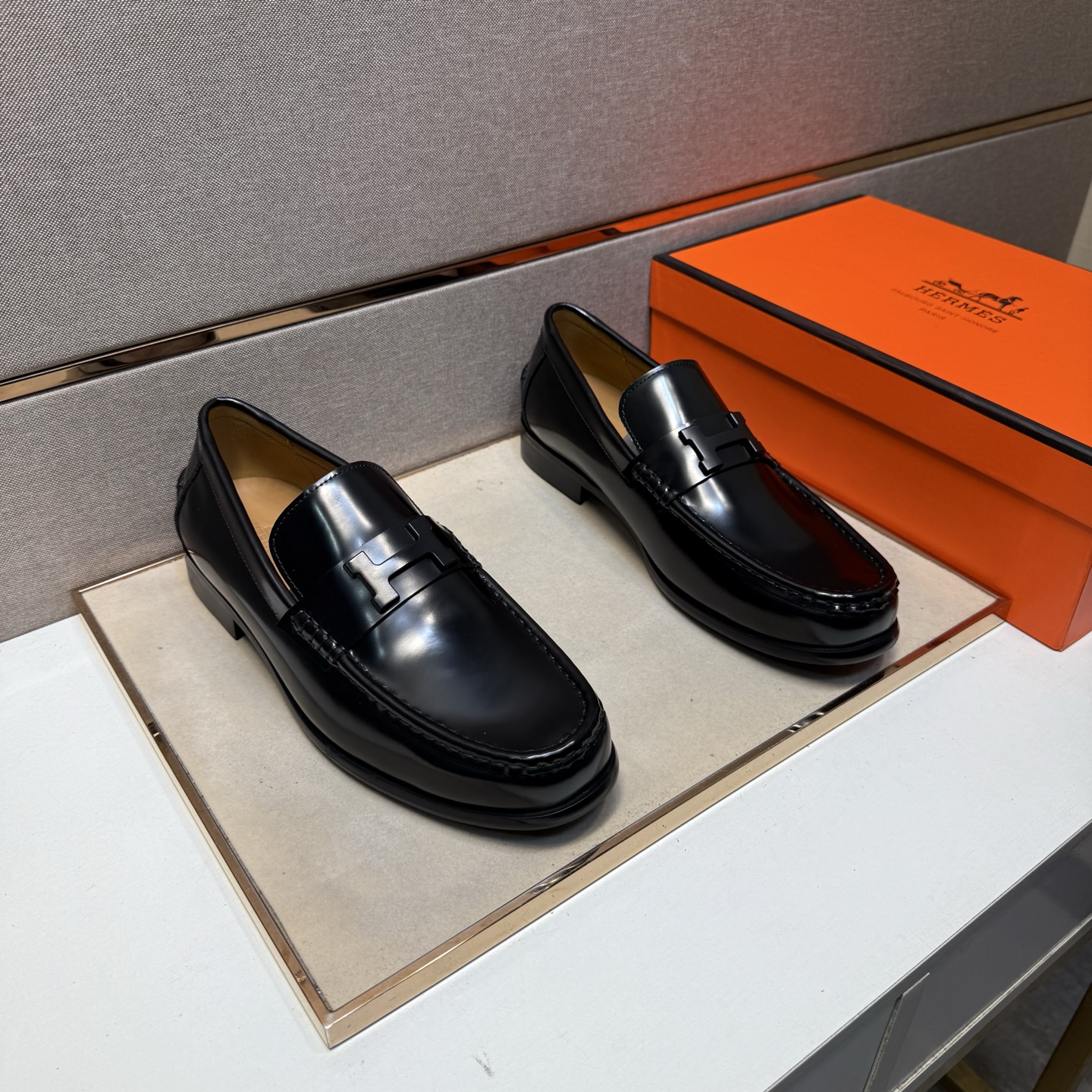 NO:347774,[Love~] Men's casual leather shoes are available simultaneously in 2025z cabinet. Size: 39-44# 1 color upper is made of cowhide spliced ​​leather inner lining, comfortable and breathable, original sole is comfortable and wear-resistant, real-life shooting is even better, cowhide19860909【爱～】男士休闲正装皮鞋 2025z柜同步发售 码数:39-44# 1个颜色鞋面选用牛皮拼接真皮内里,舒适透气,鞋底原版舒适耐磨大底,实物拍摄实物更赞,,cowhide,Men's shoes