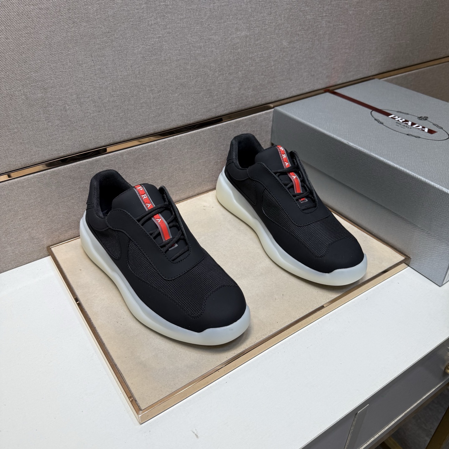 NO:347611,[Public ~] Men's casual shoes are available simultaneously in 2025z cabinet. Size: 38-44# The 3-color uppers are made of multi-material spliced ​​mesh fabric inner lining, comfortable and breathable, the original sole is comfortable and wear-resistant, and the real shot is even better.19860909【普～】男士休闲鞋 2025z柜同步发售 码数:38-44# 3个颜色鞋面选用多材质拼接网布内里,舒适透气,鞋底原版舒适耐磨大底,实物拍摄实物更赞,,Men's shoes