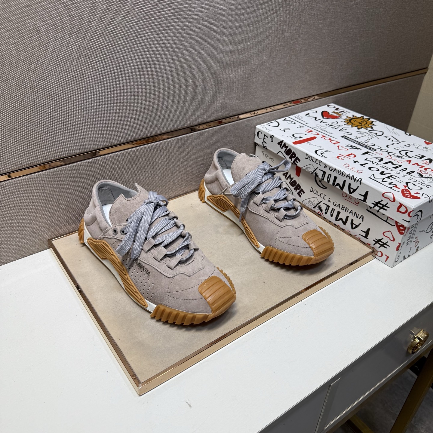 NO:348987,[DG~] Couple casual shoes are available at the same time in 2025z cabinet. Size: 35-44# 1 color upper is made of multi-material splicing mesh inner lining, comfortable and breathable, the original sole is comfortable and wear-resistant and non-slip sole, and the real thing is even better.19860909【DG～】情侣装休闲鞋 2025z柜同步发售 码数:35-44# 1个颜色鞋面选用多材质拼接网布内里,舒适透气,鞋底原版舒适耐磨防滑大底,实物拍摄实物更赞,,Men's shoes