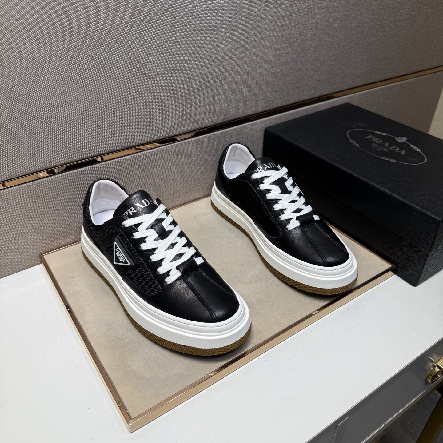 NO:349076,[Pre-Premium] Men's casual shoes are available simultaneously in 2025z cabinet. Size: 38-44# The uppers of 3 colors are made of multi-material spliced ​​leather inner lining, comfortable and breathable, the original sole is comfortable and wear-resistant and non-slip sole, and the real shot is even better.19860909【普～】男士休闲鞋 2025z柜同步发售 码数:38-44# 3个颜色鞋面选用多材质拼接真皮内里,舒适透气,鞋底原版舒适耐磨防滑大底,实物拍摄实物更赞,,Men's shoes