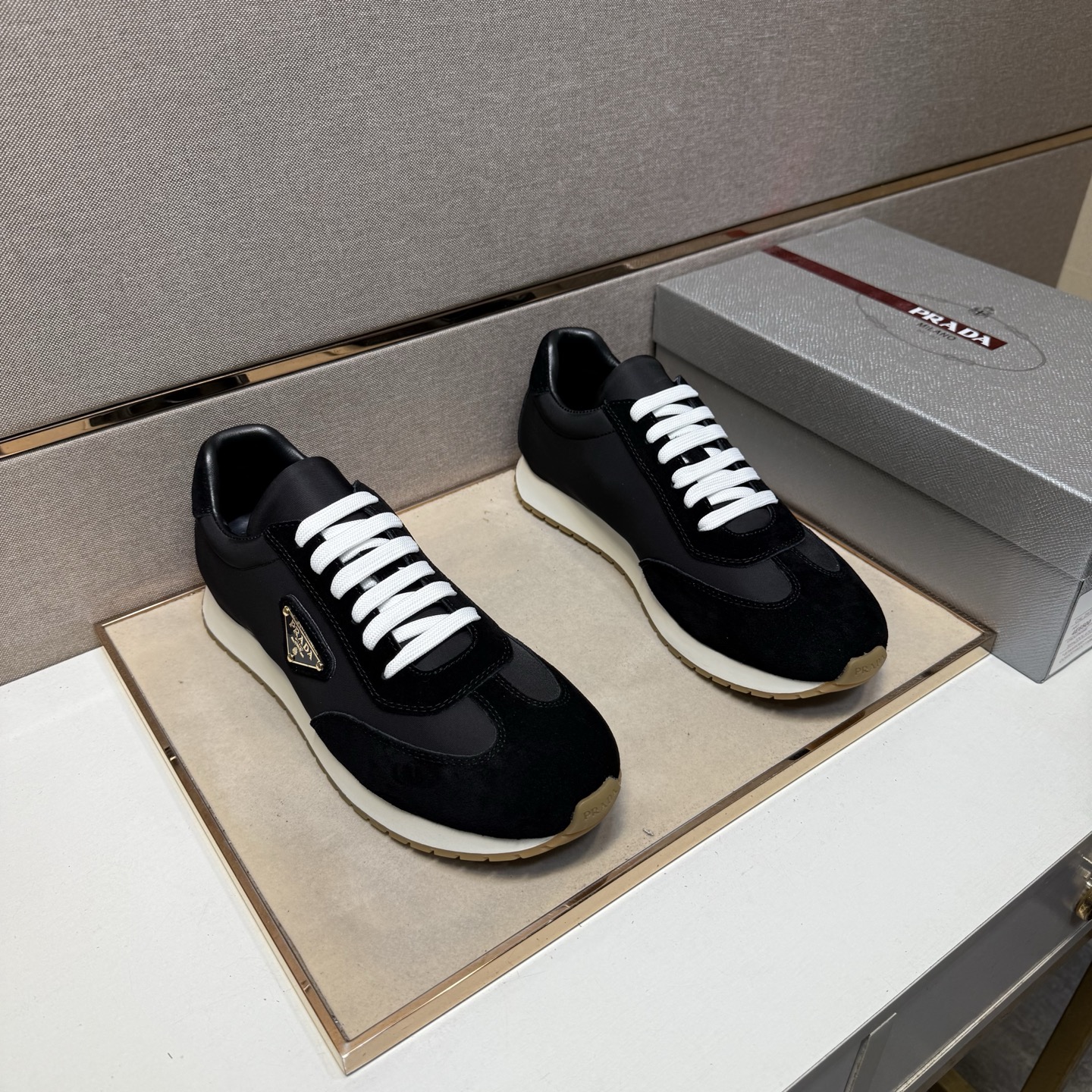 NO:350149,[Public ~] Men's casual shoes are available simultaneously in 2025z cabinet. Size: 38-44# 3 color uppers are made of multi-material spliced ​​cowhide inner lining, comfortable and breathable, original sole comfortable and wear-resistant and non-slip sole, real shots are even better, cowhide19860909【普～】男士休闲鞋 2025z柜同步发售 码数:38-44# 3个颜色鞋面选用多材质拼接牛皮内里,舒适透气,鞋底原版舒适耐磨防滑大底,实物拍摄实物更赞,,cowhide,Men's shoes