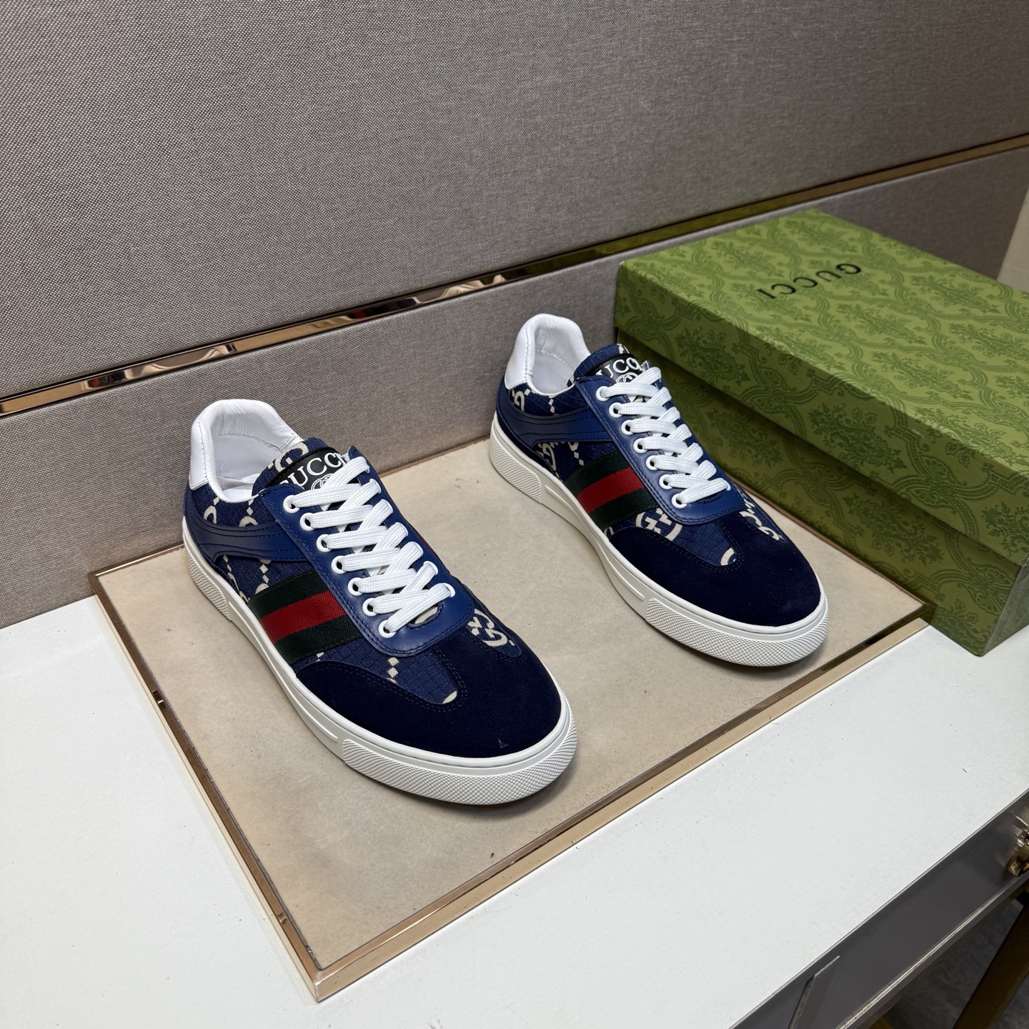 NO:350680,[Ancient ~] Men's casual shoes are available simultaneously in 2025z cabinet. Size: 38-44# 5 color uppers are made of multi-material spliced ​​leather inner lining, comfortable and breathable, the original sole is comfortable and wear-resistant and non-slip sole, and the real shot is even better.19860909【古～】男士休闲鞋 2025z柜同步发售 码数:38-44# 5个颜色鞋面选用多材质拼接真皮内里,舒适透气,鞋底原版舒适耐磨防滑大底,实物拍摄实物更赞,,Men's shoes