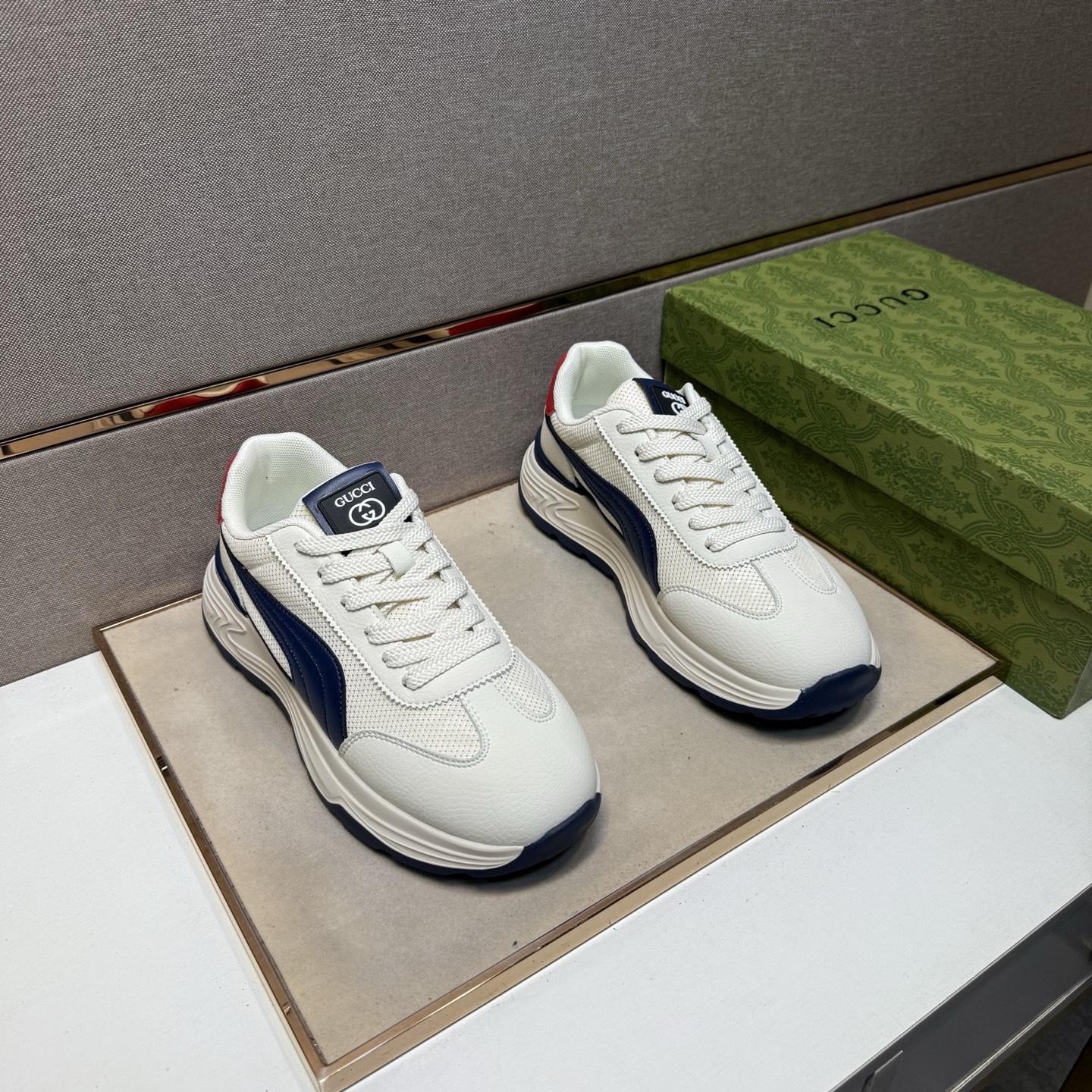 NO:350694,[Ancient ~] Men's casual shoes are available simultaneously in 2025z cabinet. Size: 39-44# The 3-color uppers are made of multi-material spliced ​​mesh fabric inner lining, comfortable and breathable, the original sole is comfortable and wear-resistant and non-slip sole, and the real shot is even better.19860909【古～】男士休闲鞋 2025z柜同步发售 码数:39-44# 3个颜色鞋面选用多材质拼接网布内里,舒适透气,鞋底原版舒适耐磨防滑大底,实物拍摄实物更赞,,Men's shoes