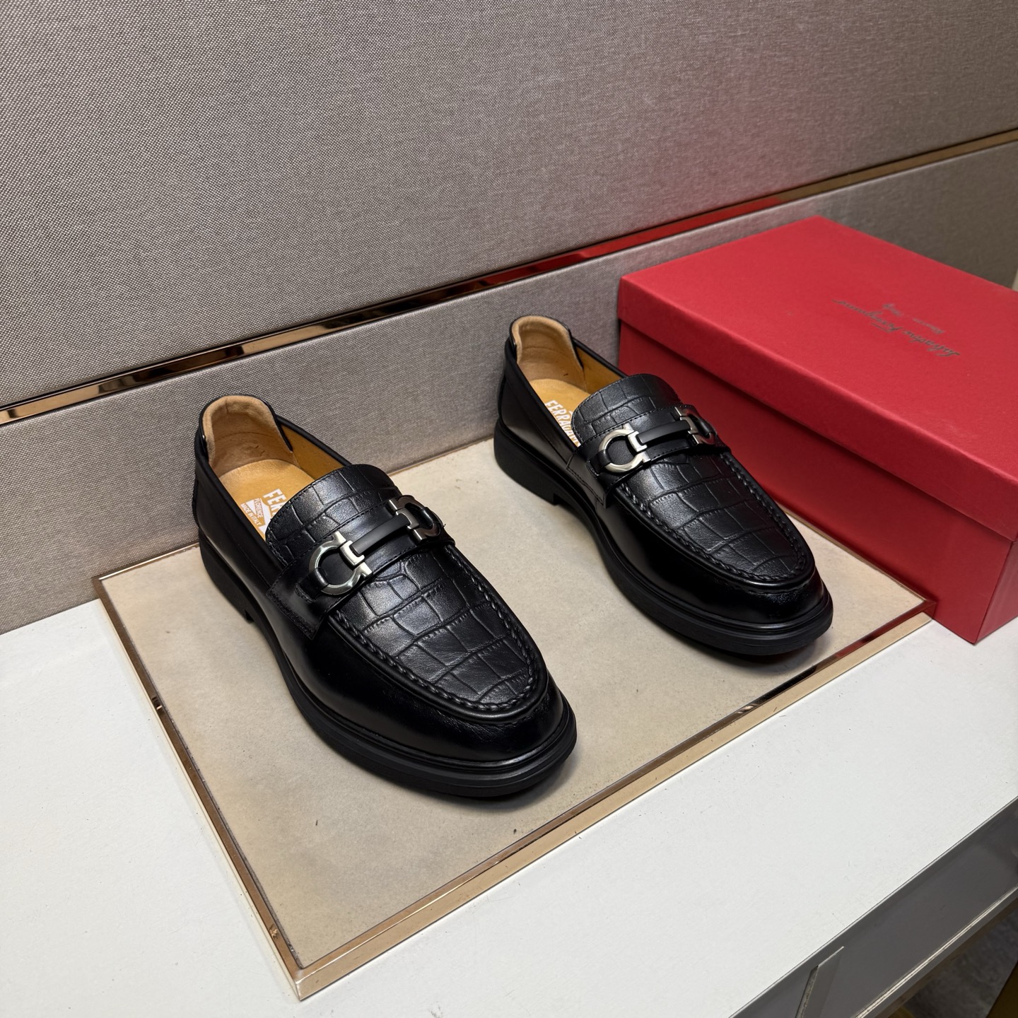 NO:351033,[Fei~] Men's casual leather shoes 2025z cabinet are available simultaneously. Size: 38-44# 3 color uppers are made of cowhide spliced ​​leather inner lining, comfortable and breathable, original sole comfortable and wear-resistant and non-slip sole, and the real shot is even better, cowhide19860909【菲～】男士休闲皮鞋2025z柜同步发售 码数:38-44# 3个颜色鞋面选用牛皮拼接真皮内里,舒适透气,鞋底原版舒适耐磨防滑大底,实物拍摄实物更赞,,cowhide,Men's shoes