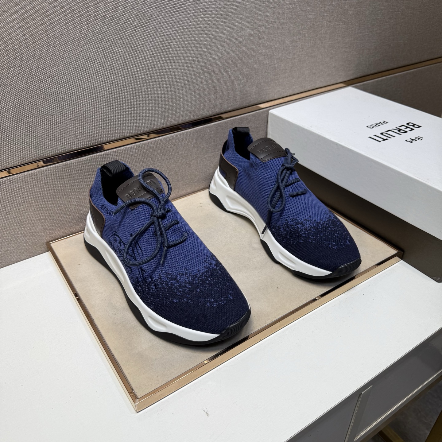 NO:351103,[Blu~] Men's casual shoes, 2025z cabinets are available simultaneously. Number of sizes: 38-44# 1 color upper is made of multi-material spliced ​​mesh fabric inner lining, comfortable and breathable, original sole is comfortable and wear-resistant and non-slip sole, and the real thing is even better.19860909【布鲁～】男士休闲鞋,2025z柜同步发售 码数:38-44# 1个颜色鞋面选用多材质拼接网布内里,舒适透气,鞋底原版舒适耐磨防滑大底,实物拍摄实物更赞,,Men's shoes