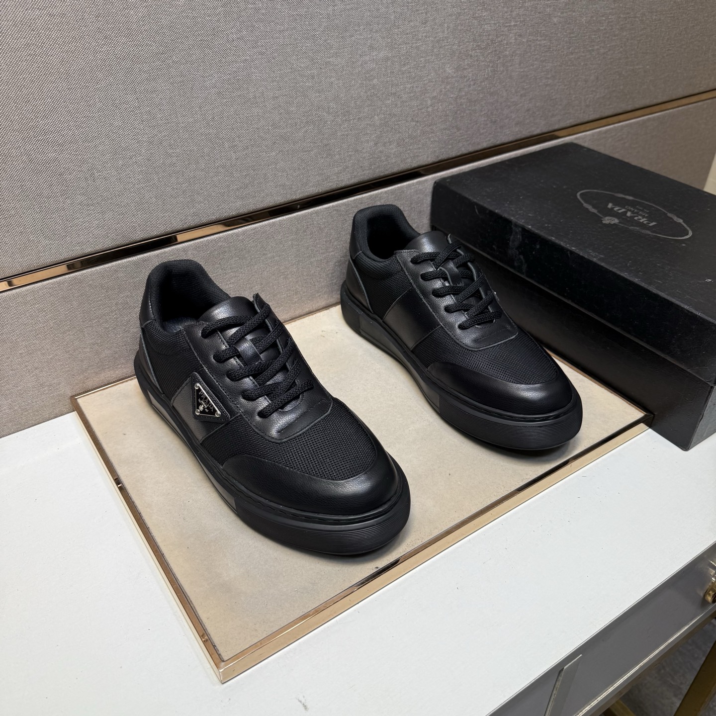 NO:352870,[Pre-Premium] Men's casual shoes are available simultaneously in 2025z cabinet. Size: 38-44# 2 color uppers are made of multi-material spliced ​​leather inner lining, comfortable and breathable, the original sole is comfortable and wear-resistant, and the real shot is even better.19860909【普～】男士休闲鞋 2025z柜同步发售 码数:38-44# 2个颜色鞋面选用多材质拼接真皮内里,舒适透气,鞋底原版舒适耐磨大底,实物拍摄实物更赞,,Men's shoes