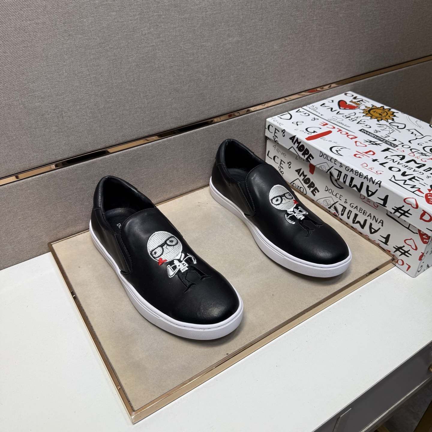 NO:352888,【DG ～】Men's casual shoes 2025z cabinets are available simultaneously. Size: 38-44# The uppers of 3 colors are made of multi-material spliced ​​leather inner lining, comfortable and breathable, the original sole is comfortable and wear-resistant, and the real shot is even better.19860909【DG～】男士休闲鞋 2025z柜同步发售 码数:38-44# 3个颜色鞋面选用多材质拼接真皮内里,舒适透气,鞋底原版舒适耐磨大底,实物拍摄实物更赞,,Men's shoes