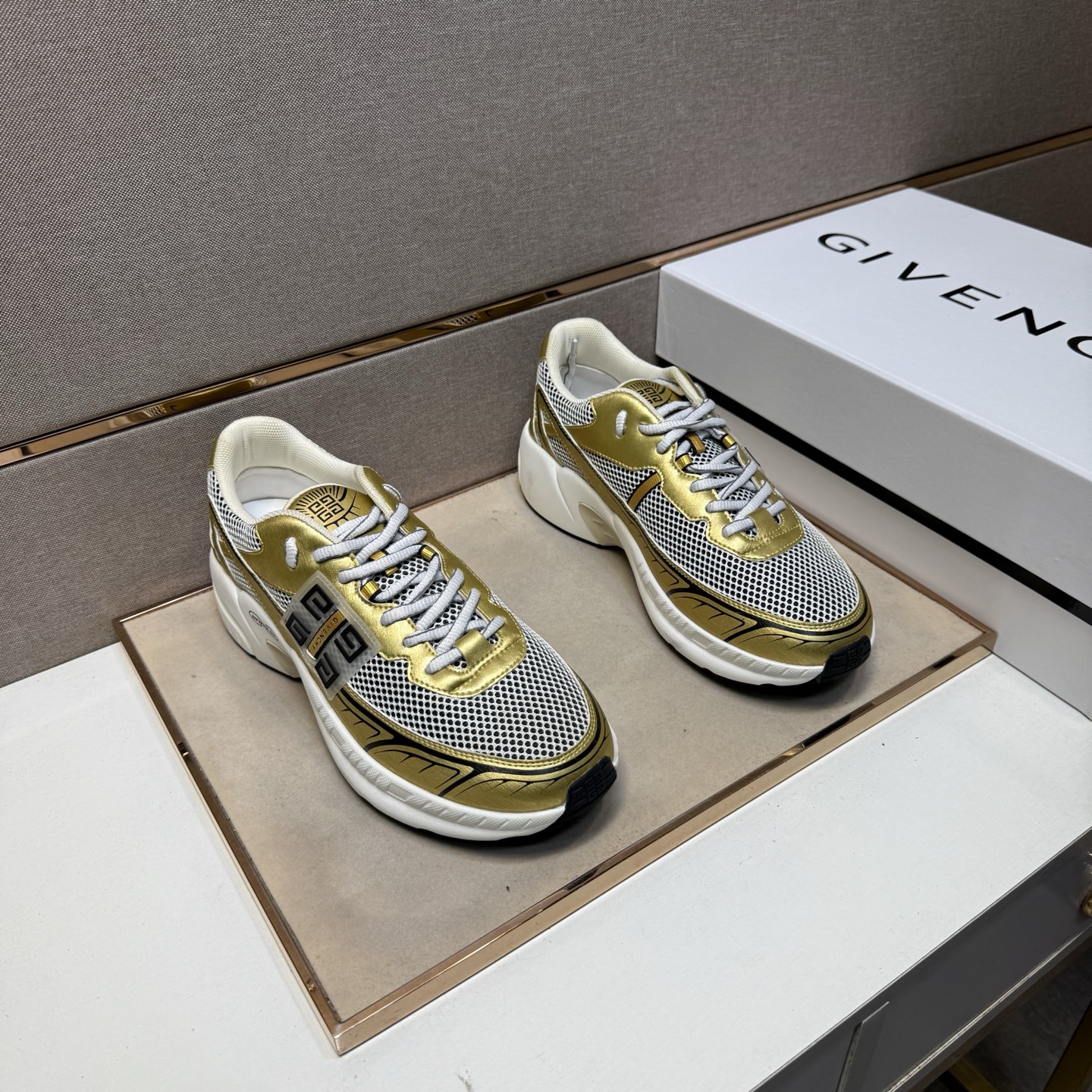 NO:355303,[Jin~] Men's casual shoes are available simultaneously in 2025z cabinet. Size: 38-44# The 3-color uppers are made of multi-material spliced ​​mesh fabric inner lining, comfortable and breathable, the original sole is comfortable and wear-resistant, and the real shot is even better.19860909【纪～】男士休闲鞋 2025z柜同步发售 码数:38-44# 3个颜色鞋面选用多材质拼接网布内里,舒适透气,鞋底原版舒适耐磨大底,实物拍摄实物更赞,,Men's shoes