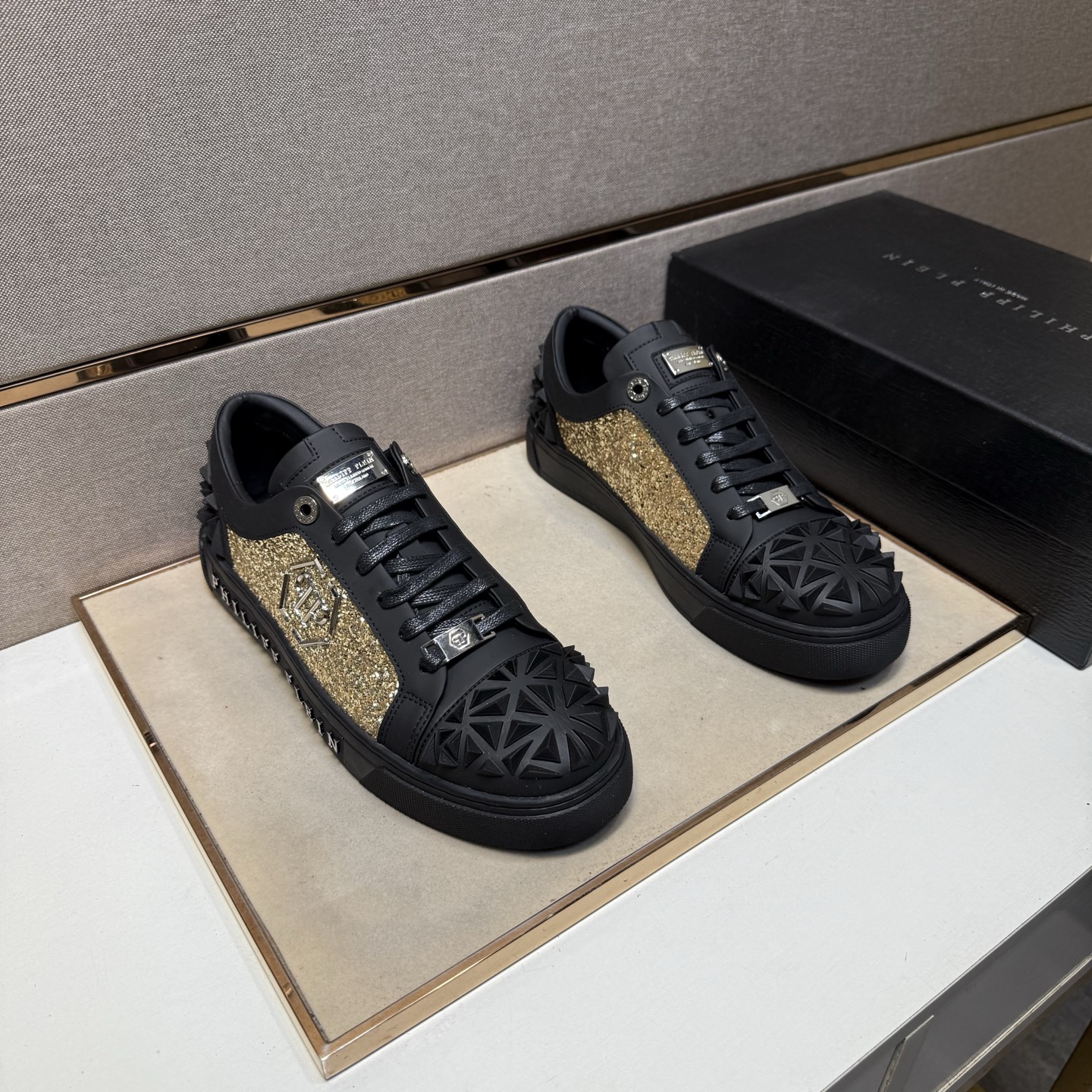 NO:356391,[PP~] Men's casual shoes, 2025z cabinets are available simultaneously. Number of sizes: 38-44# 3 color uppers are made of multi-material spliced ​​sheepskin inner lining, comfortable and breathable, original sole comfortable, wear-resistant and non-slip sole, real shots are even better, sheepskin19860909【PP～】男士休闲鞋,2025z柜同步发售 码数:38-44# 3个颜色鞋面选用多材质拼接羊皮内里,舒适透气,鞋底原版舒适耐磨防滑大底,实物拍摄实物更赞,,sheepskin,Men's shoes