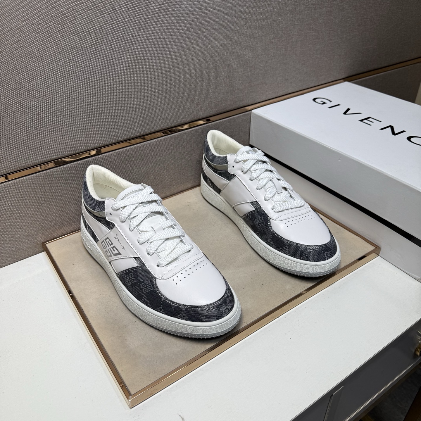 NO:356786,[Jin~] Men's casual shoes are available simultaneously in 2025z cabinet. Size: 38-44# The 3-color uppers are made of multi-material spliced ​​mesh fabric inner lining, comfortable and breathable, the original sole is comfortable and wear-resistant, and the real shot is even better.19860909【纪～】男士休闲鞋 2025z柜同步发售 码数:38-44# 3个颜色鞋面选用多材质拼接网布内里,舒适透气,鞋底原版舒适耐磨大底,实物拍摄实物更赞,,Men's shoes