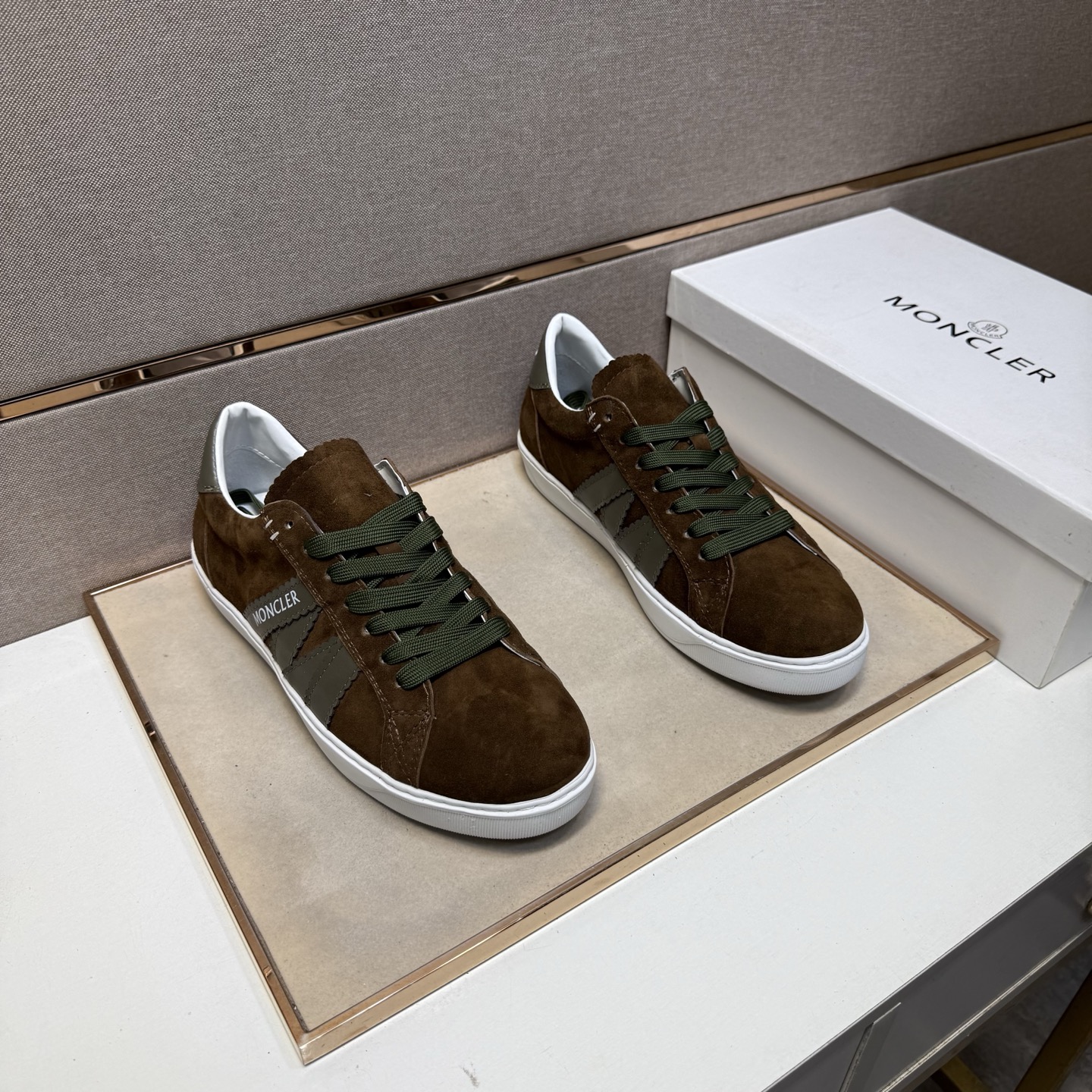 NO:344539,[Meng~] Men's casual shoes are available simultaneously in 2025z cabinet. Size: 38-44# 1 color upper is made of multi-material spliced ​​leather inner lining, comfortable and breathable, the original sole is comfortable and wear-resistant, and the real shot is even better.19860909【蒙～】男士休闲鞋 2025z柜同步发售 码数:38-44# 1个颜色鞋面选用多材质拼接真皮内里,舒适透气,鞋底原版舒适耐磨大底,实物拍摄实物更赞,,Men's shoes