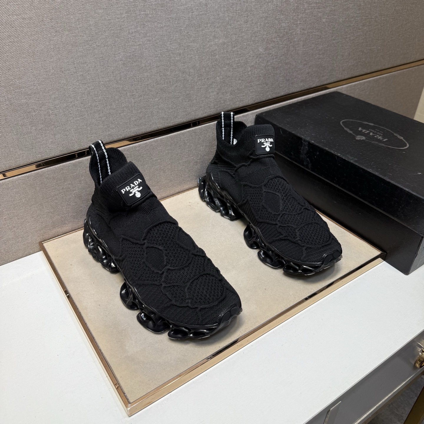NO:345812,【Pra ~】 Men's casual shoes z cabinets are available simultaneously Size: 39-44 # 3 color uppers are made of multi-material splicing mesh inner lining, comfortable and breathable, original sole comfortable and wear-resistant sole, real-life shooting is even better, prada19860909【普拉～】男士休闲鞋 z柜同步发售 码数:39-44 # 3个颜色鞋面选用多材质拼接网布内里,舒适透气,鞋底原版舒适耐磨大底,实物拍摄实物更赞,,prada,Men's shoes