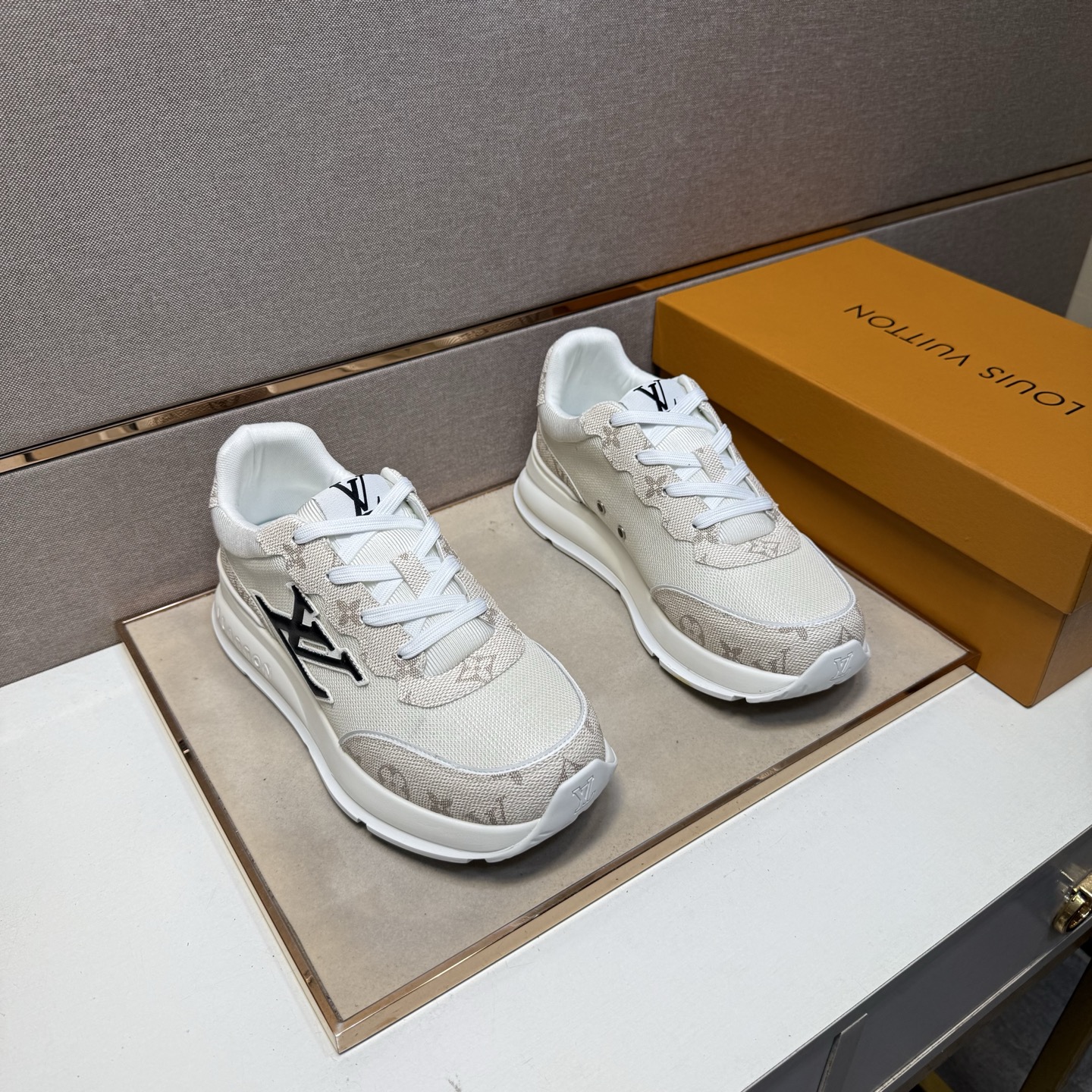 NO:347952,【LV ～】Men's casual shoes 2025z cabinets are available simultaneously Size: 38-44 # 3 color uppers are made of multi-material spliced ​​mesh fabric inner lining, comfortable and breathable, original sole comfortable and wear-resistant sole, real-life shooting is even more beautiful, louis vuitton19860909【LV～】男士休闲鞋 2025z柜同步发售 码数:38-44 # 3个颜色鞋面选用多材质拼接网布内里,舒适透气,鞋底原版舒适耐磨大底,实物拍摄实物更赞,,louis vuitton,Men's shoes