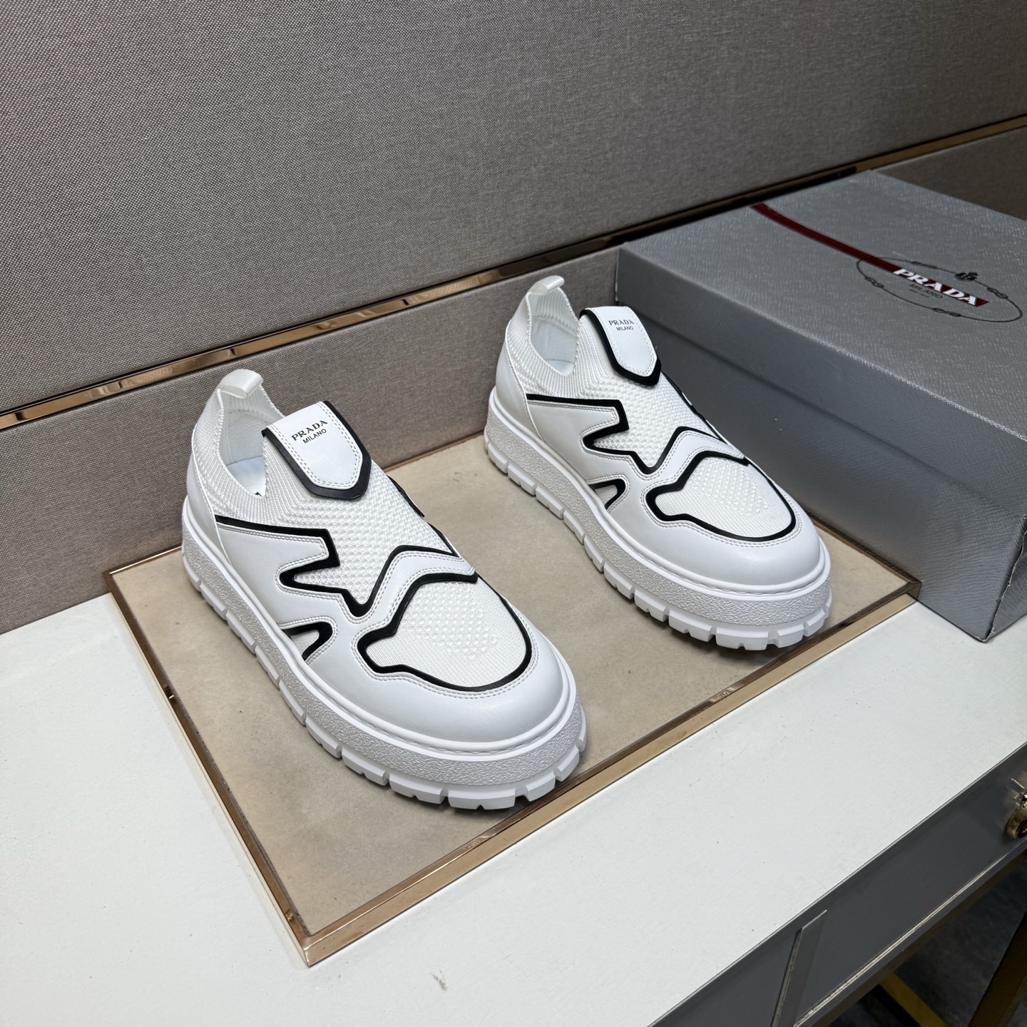 NO:350879,[Public ~] Men's casual shoes are available simultaneously in 2025z cabinet. Number of sizes: 38-44 # 4 color uppers are made of multi-material spliced ​​mesh fabric inner lining, comfortable and breathable, original sole is comfortable and wear-resistant, and the real shot is even better.19860909【普～】男士休闲鞋 2025z柜同步发售 码数:38-44 # 4个颜色鞋面选用多材质拼接网布内里,舒适透气,鞋底原版舒适耐磨大底,实物拍摄实物更赞,,Men's shoes