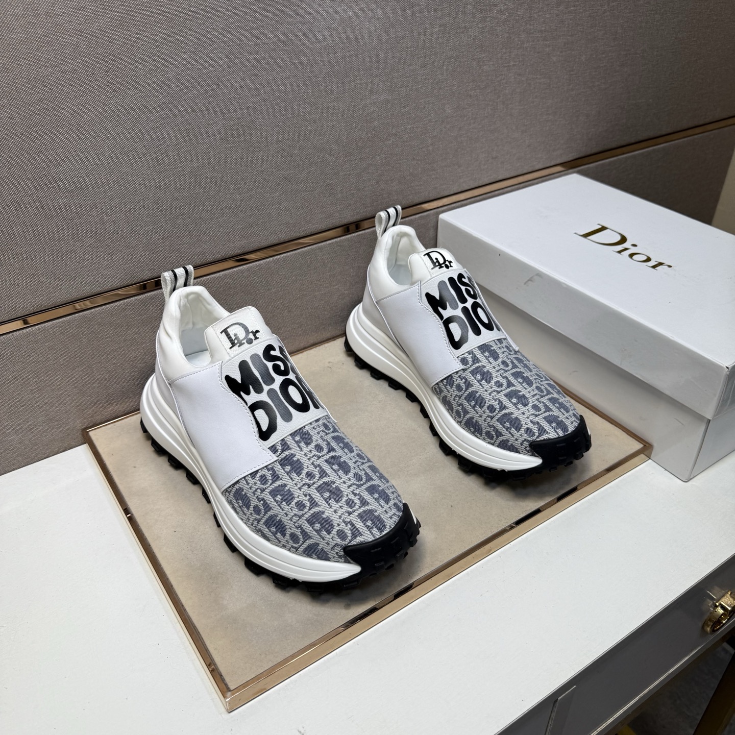 NO:349665,【Di~】Men's casual shoes are available simultaneously in 2025z cabinet. Size: 38-44 # 3 color uppers are made of multi-material spliced ​​mesh fabric inner lining, comfortable and breathable, original sole is comfortable and wear-resistant, and the real shot is even better.19860909【迪～】男士休闲鞋 2025z柜同步发售 码数:38-44 # 3个颜色鞋面选用多材质拼接网布内里,舒适透气,鞋底原版舒适耐磨大底,实物拍摄实物更赞,,Men's shoes