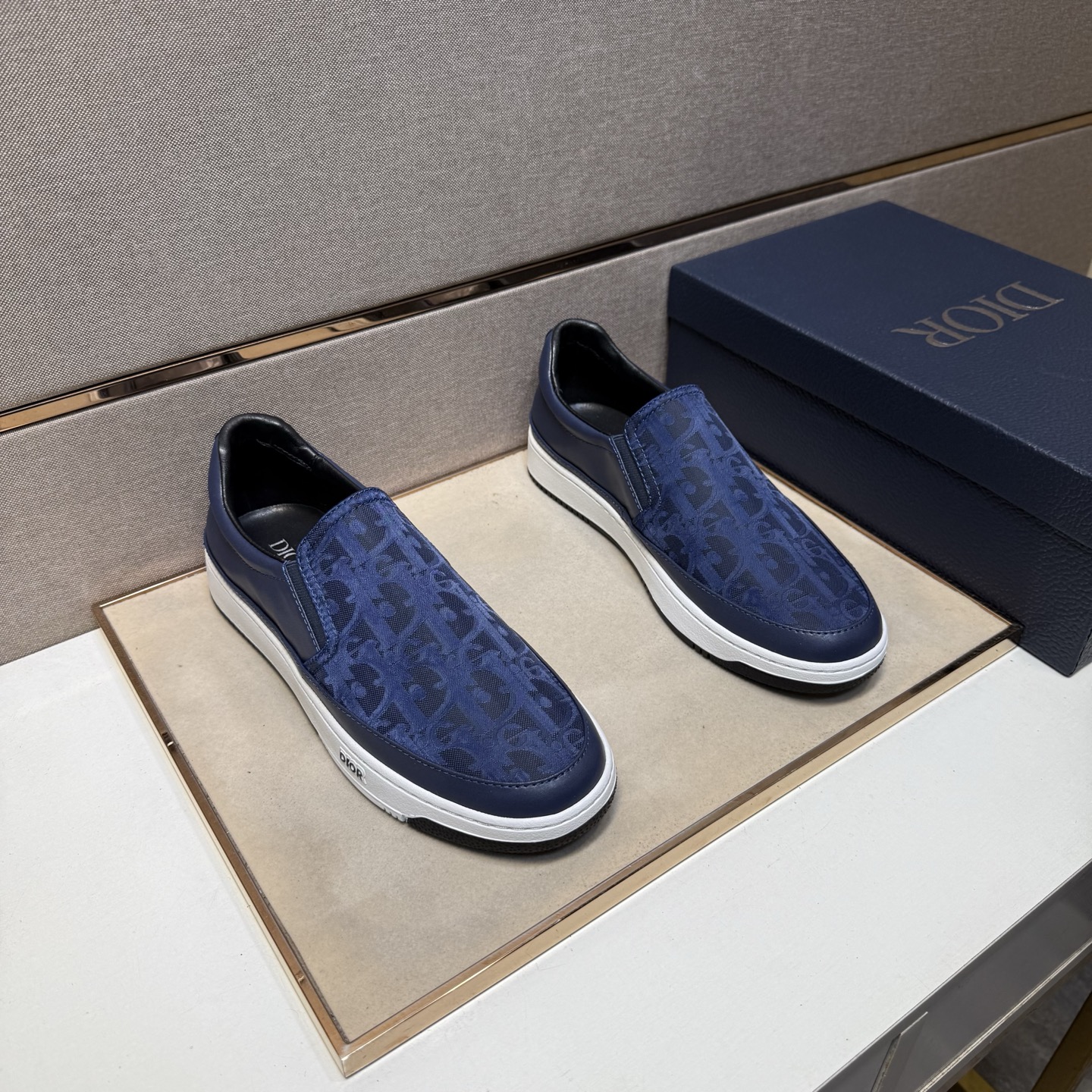 NO:349681,【Di~】Men's casual shoes are available simultaneously in 2025z cabinet. Size: 38-44 # 4 color uppers are made of multi-material spliced ​​leather inner lining, comfortable and breathable, original sole is comfortable and wear-resistant, and the real shot is even better.19860909【迪～】男士休闲鞋 2025z柜同步发售 码数:38-44 # 4个颜色鞋面选用多材质拼接真皮内里,舒适透气,鞋底原版舒适耐磨大底,实物拍摄实物更赞,,Men's shoes