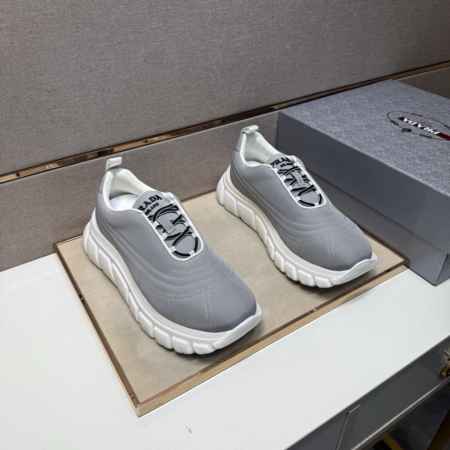 NO:350860,[Public ~] Men's casual shoes are available simultaneously in 2025z cabinet. Number of sizes: 38-44 # 5 color uppers are made of multi-material spliced ​​leather inner lining, comfortable and breathable, original sole is comfortable and wear-resistant, and the real shot is even better.19860909【普～】男士休闲鞋 2025z柜同步发售 码数:38-44 # 5个颜色鞋面选用多材质拼接真皮内里,舒适透气,鞋底原版舒适耐磨大底,实物拍摄实物更赞,,Men's shoes