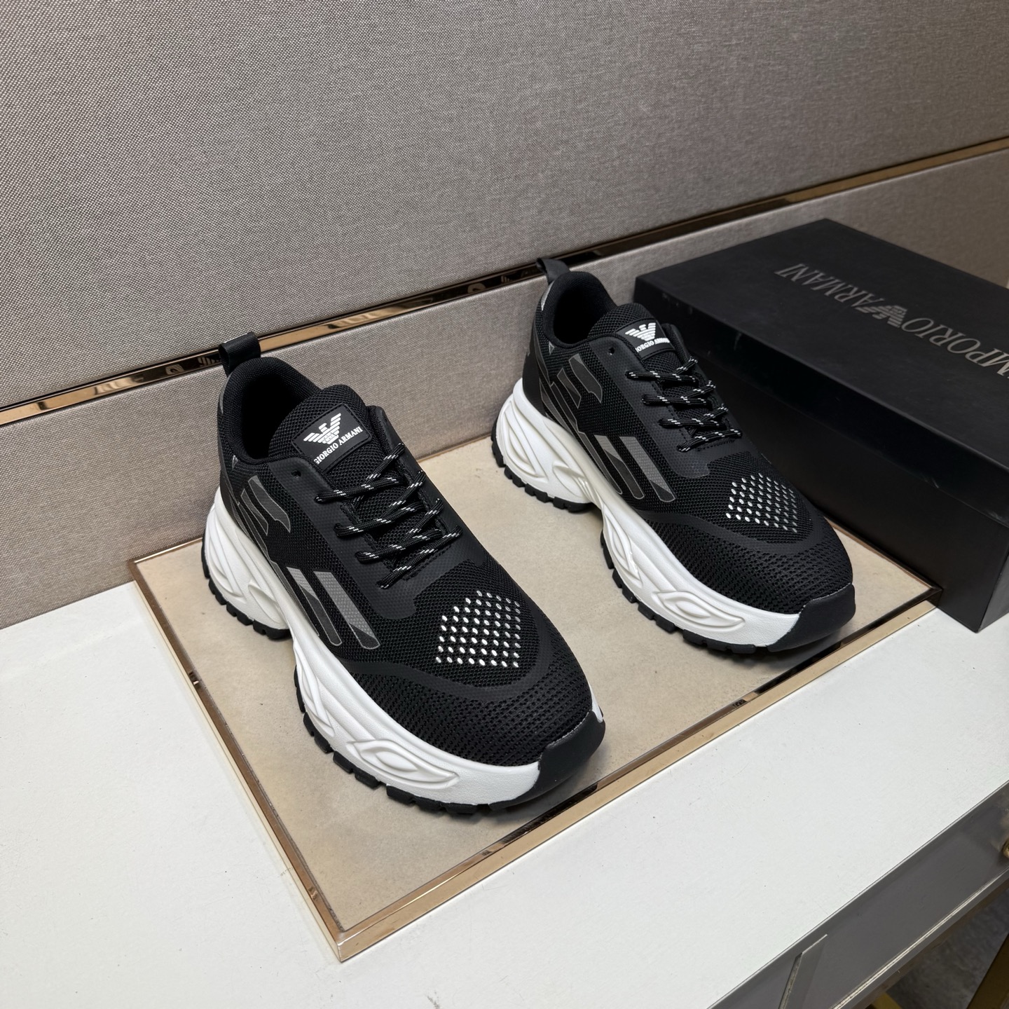 NO:350177,[Ama~] Men's casual shoes are available simultaneously in 2025z cabinet. Number of sizes: 38-44 # 2 color uppers are made of multi-material spliced ​​mesh fabric inner lining, comfortable and breathable, original sole is comfortable and wear-resistant, and the real shot is even better.19860909【阿玛～】男士休闲鞋 2025z柜同步发售 码数:38-44 # 2个颜色鞋面选用多材质拼接网布内里,舒适透气,鞋底原版舒适耐磨大底,实物拍摄实物更赞,,Men's shoes