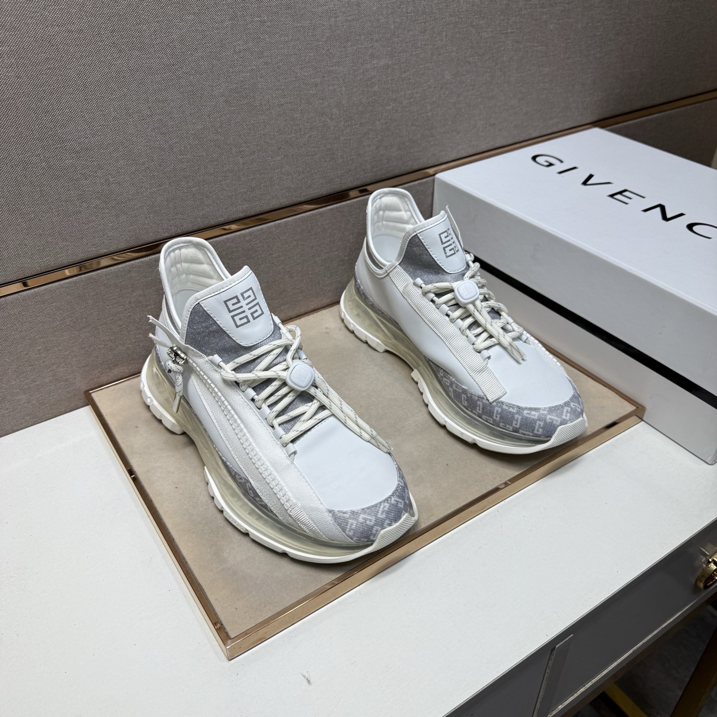 NO:350211,【Ji~】Men's casual shoes are available simultaneously in 2025z cabinet. Number of sizes: 38-44 # 4 color uppers are made of multi-material spliced ​​mesh fabric inner lining, comfortable and breathable, original sole is comfortable and wear-resistant, and the real shot is even better.19860909【纪～】男士休闲鞋 2025z柜同步发售 码数:38-44 # 4个颜色鞋面选用多材质拼接网布内里,舒适透气,鞋底原版舒适耐磨大底,实物拍摄实物更赞,,Men's shoes