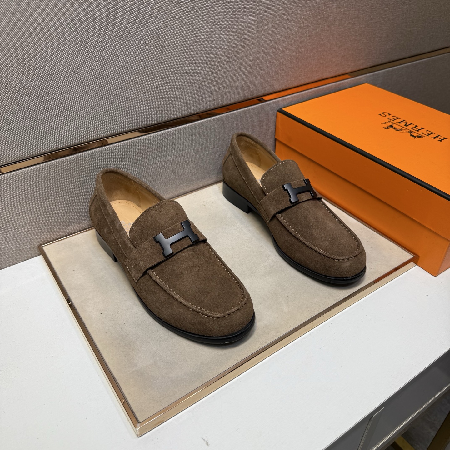 NO:356497,[Love~] Men's casual leather shoes are available simultaneously in 2025z cabinet. Size: 39-44 # 1 color upper is made of cowhide spliced ​​cowhide inner lining, comfortable and breathable, original sole is comfortable and wear-resistant, real-life shooting is even better, cowhide19860909【爱～】男士休闲皮鞋 2025z柜同步发售 码数:39-44 # 1个颜色鞋面选用牛皮拼接牛皮内里,舒适透气,鞋底原版舒适耐磨大底,实物拍摄实物更赞,,cowhide,Men's shoes