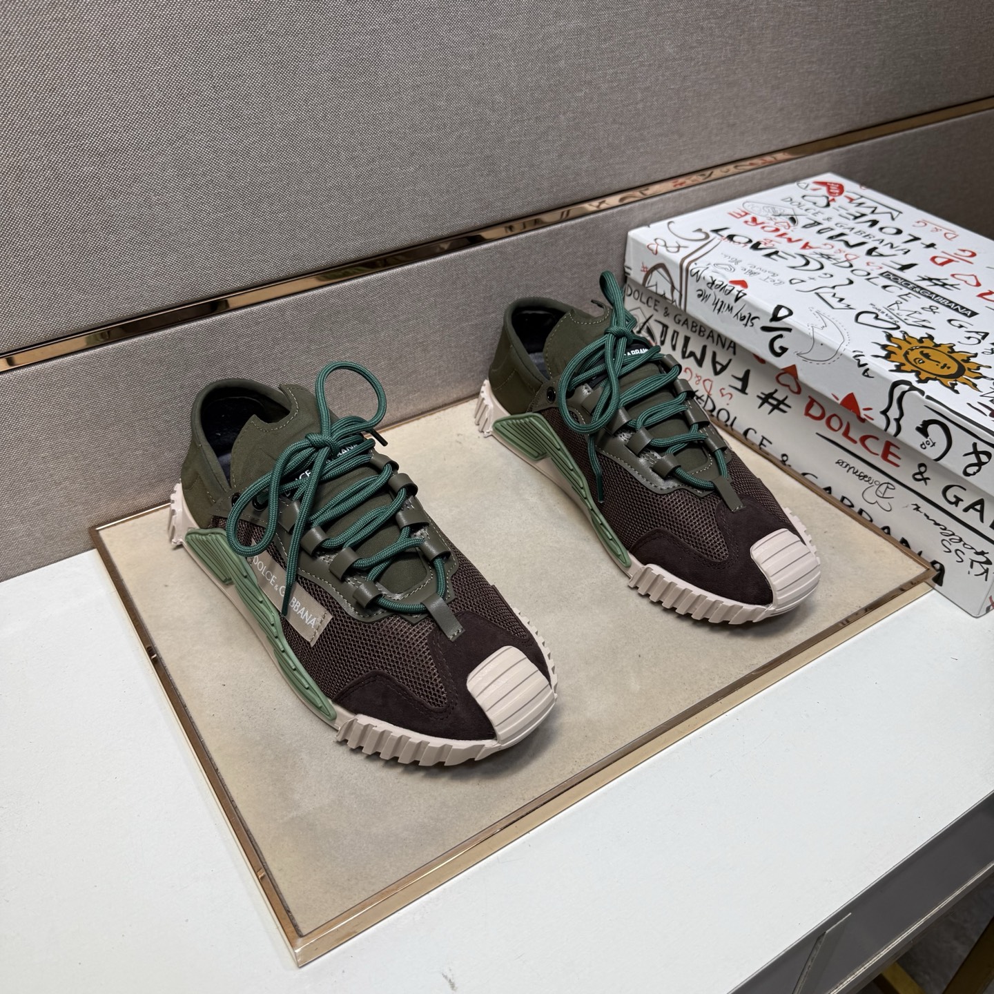 NO:351538,[DG~] Couple casual shoes are available at the same time in 2025z cabinet. Number of sizes: 35-44 # 1 color upper is made of multi-material spliced ​​mesh inner lining, comfortable and breathable, original sole is comfortable and wear-resistant, real-life shooting is even better,19860909【DG～】情侣装休闲鞋 2025z柜同步发售 码数:35-44 # 1个颜色鞋面选用多材质拼接网布内里,舒适透气,鞋底原版舒适耐磨大底,实物拍摄实物更赞,,Men's shoes