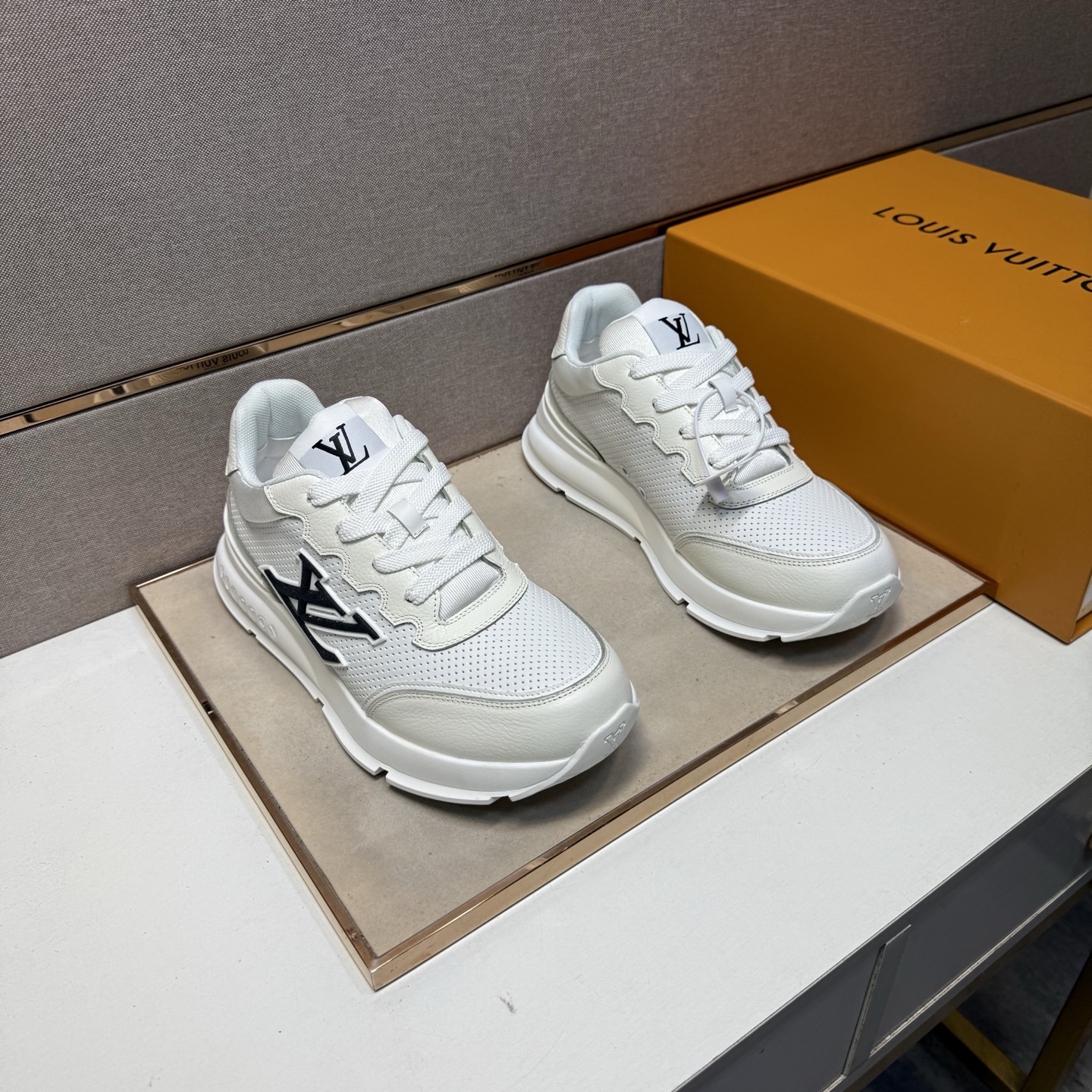 NO:353035,【LV ～】Men's casual shoes 2025z cabinets are available simultaneously Size: 38-44 # 2 color uppers are made of multi-material spliced ​​mesh fabric inner lining, comfortable and breathable, original sole comfortable and wear-resistant sole, real-life shooting is even more beautiful, louis vuitton19860909【LV～】男士休闲鞋 2025z柜同步发售 码数:38-44 # 2个颜色鞋面选用多材质拼接网布内里,舒适透气,鞋底原版舒适耐磨大底,实物拍摄实物更赞,,louis vuitton,Men's shoes