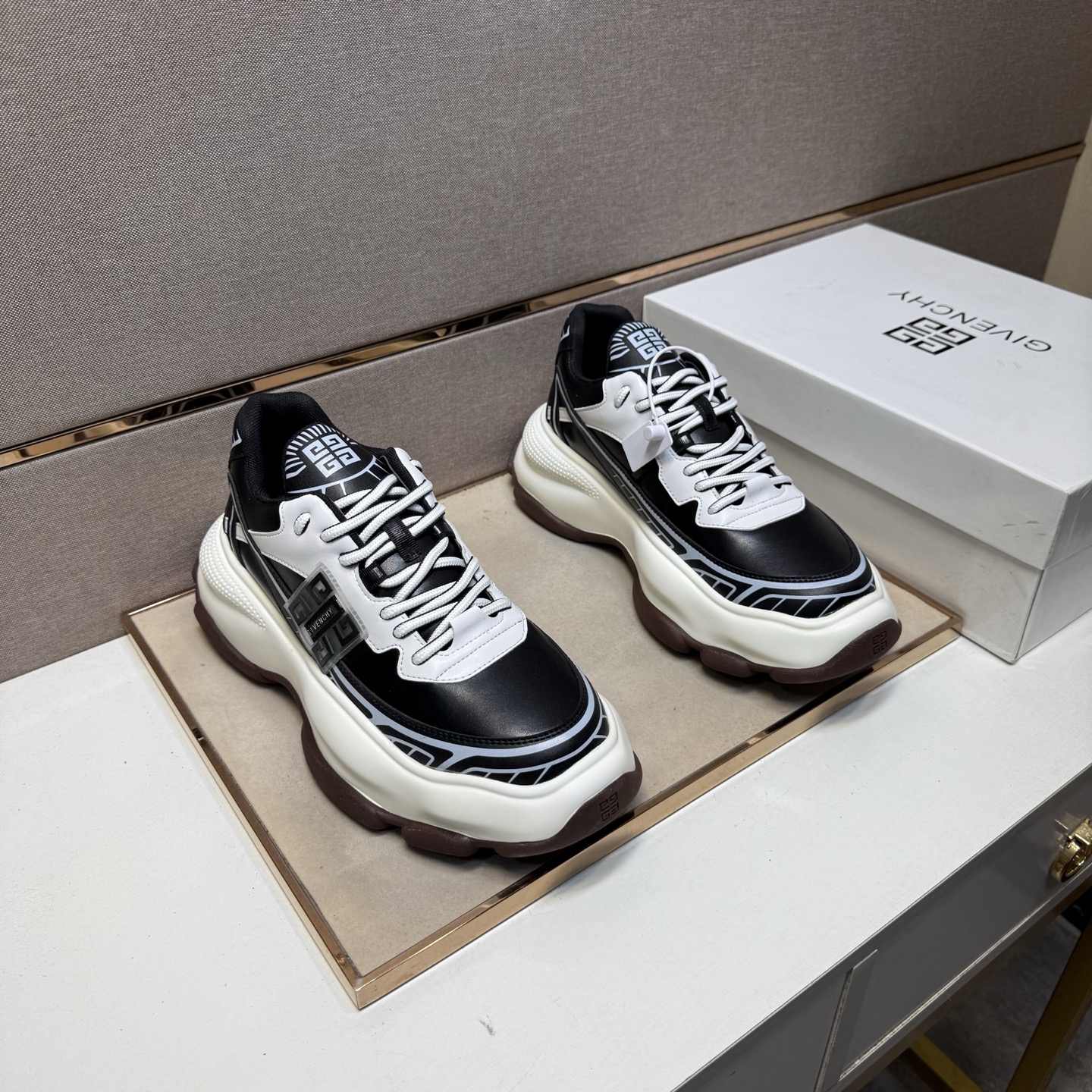 NO:353053,【學～】Men's casual shoes are available simultaneously in 2025z cabinet. Size: 38-44 # 2 color uppers are made of multi-material spliced ​​mesh fabric inner lining, comfortable and breathable, original sole is comfortable and wear-resistant, and the real shot is even better.19860909【纪～】男士休闲鞋 2025z柜同步发售 码数:38-44 # 2个颜色鞋面选用多材质拼接网布内里,舒适透气,鞋底原版舒适耐磨大底,实物拍摄实物更赞,,Men's shoes