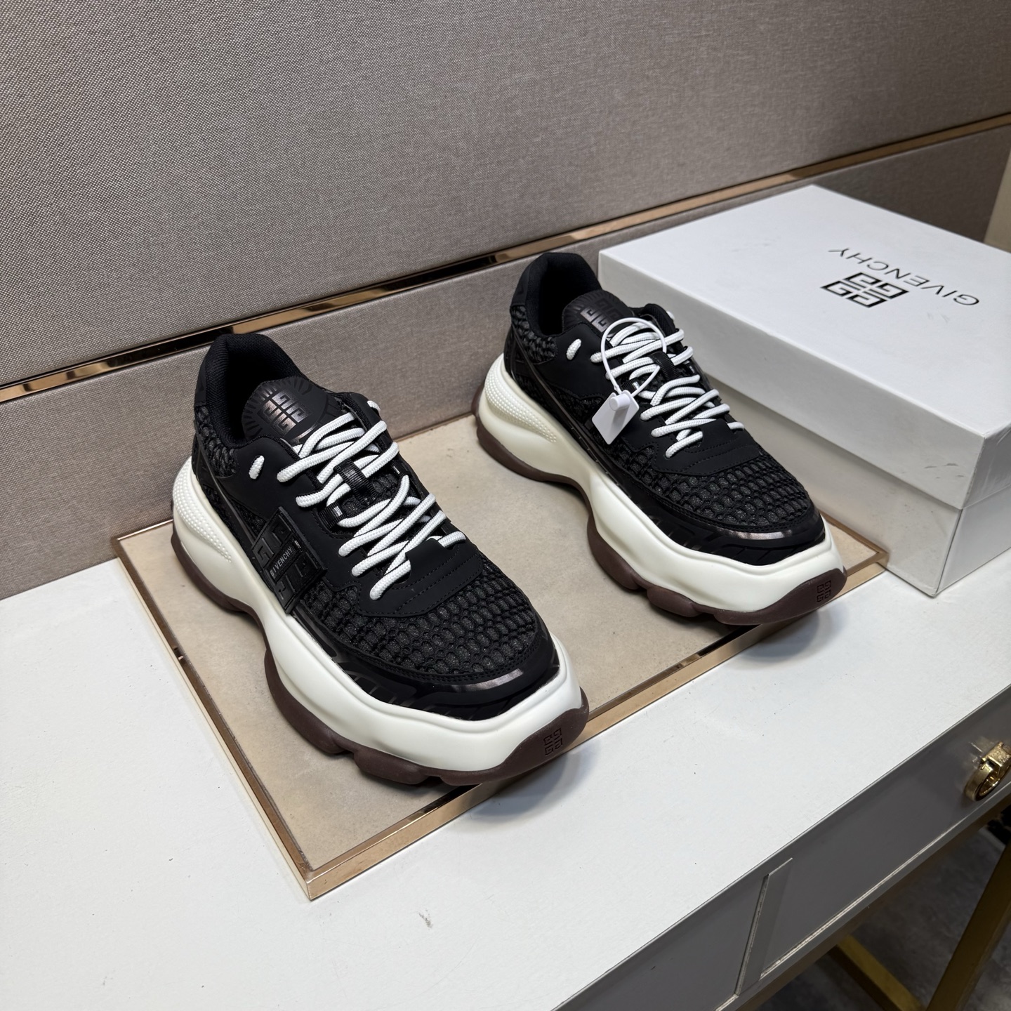 NO:353070,【Ji~】Men's casual shoes are available simultaneously in 2025z cabinet. Size: 38-44 # 3 color uppers are made of multi-material spliced ​​mesh fabric inner lining, comfortable and breathable, original sole is comfortable and wear-resistant, and the real shot is even better.19860909【纪～】男士休闲鞋 2025z柜同步发售 码数:38-44 # 3个颜色鞋面选用多材质拼接网布内里,舒适透气,鞋底原版舒适耐磨大底,实物拍摄实物更赞,,Men's shoes