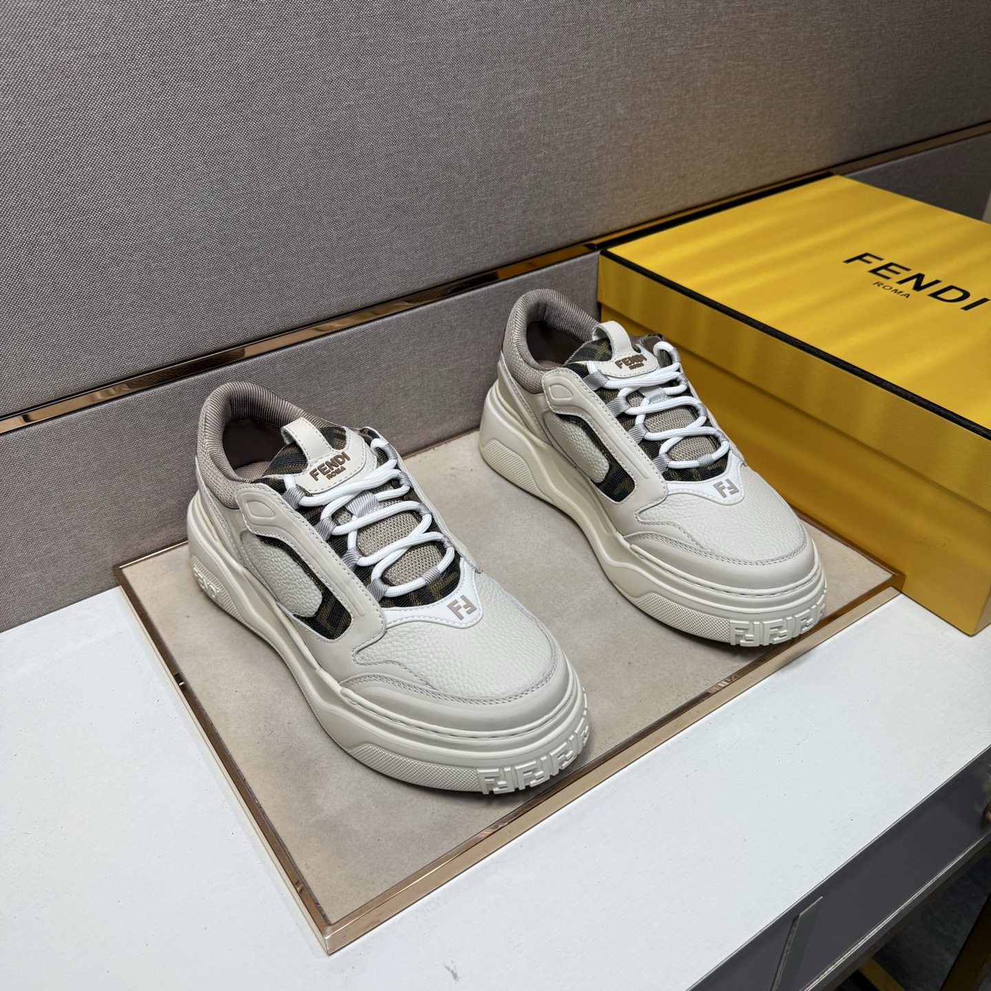 NO:355244,【Fen~】Men's casual shoes are available simultaneously in 2025z cabinet. Size: 39-44 # The 4-color uppers are made of multi-material splicing mesh fabric inner lining, comfortable and breathable, the original sole is comfortable and wear-resistant, and the real shot is even better.19860909【芬～】男士休闲鞋 2025z柜同步发售 码数:39-44 # 4个颜色鞋面选用多材质拼接网布内里,舒适透气,鞋底原版舒适耐磨大底,实物拍摄实物更赞,,Men's shoes