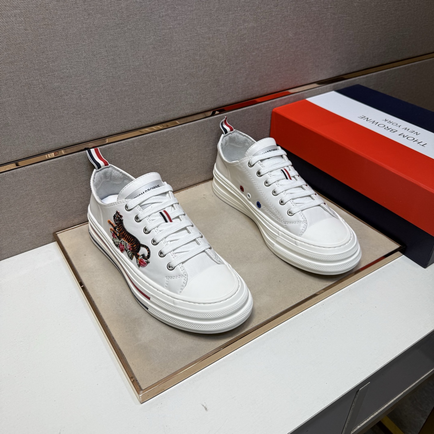 NO:355208,【TB～】Men's casual shoes 2025z cabinets are available simultaneously. Size: 38-44 # 1 color upper is made of multi-material spliced ​​sheepskin inner lining, comfortable and breathable, original sole is comfortable and wear-resistant, real-life shooting is even better, sheepskin19860909【TB～】男士休闲鞋 2025z柜同步发售 码数:38-44 # 1个颜色鞋面选用多材质拼接羊皮内里,舒适透气,鞋底原版舒适耐磨大底,实物拍摄实物更赞,,sheepskin,Men's shoes